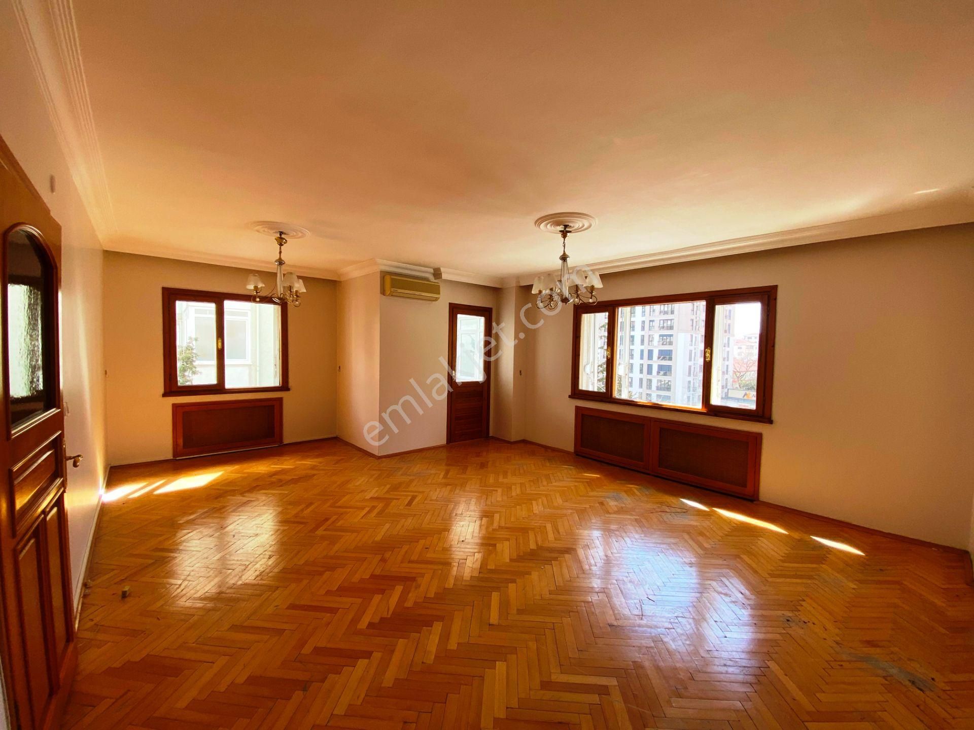 Erenköy Minibüs Cad.140m2 Otoparklı 2 Balkonlu 4.kat Kiralık 3+1 - Görsel 3