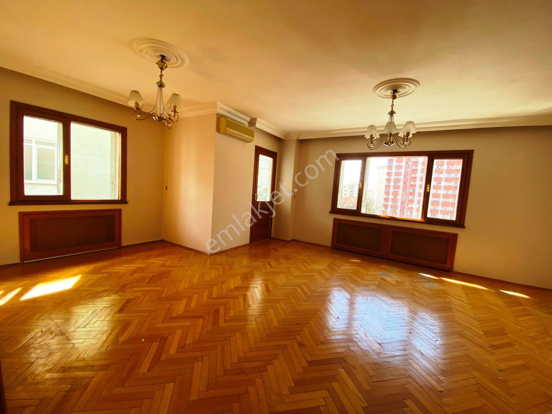 Erenköy Minibüs Cad.140m2 Otoparklı 2 Balkonlu 4.kat Kiralık 3+1 - Görsel 2