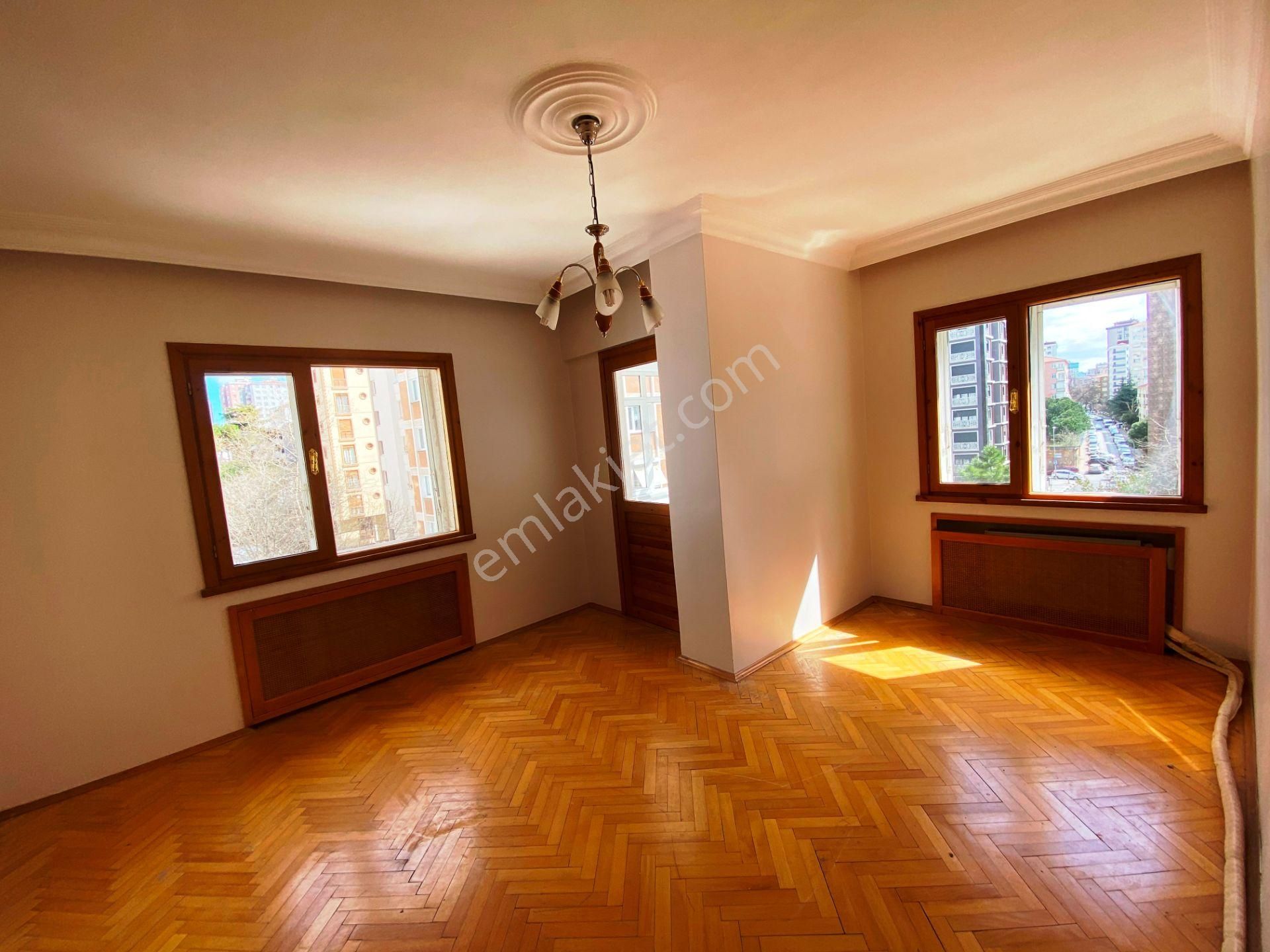 Erenköy Minibüs Cad.140m2 Otoparklı 2 Balkonlu 4.kat Kiralık 3+1 - Görsel 7