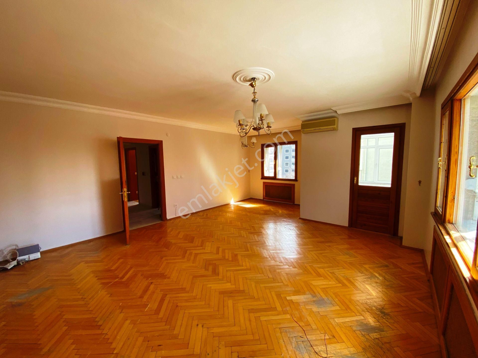 Erenköy Minibüs Cad.140m2 Otoparklı 2 Balkonlu 4.kat Kiralık 3+1 - Görsel 6