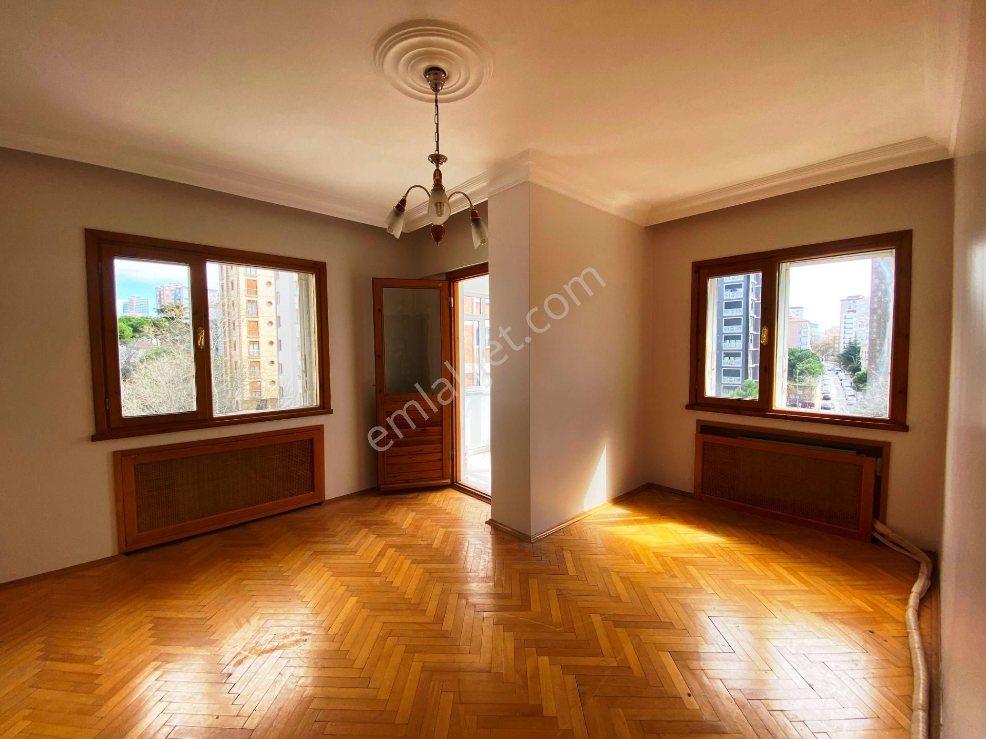 Erenköy Minibüs Cad.140m2 Otoparklı 2 Balkonlu 4.kat Kiralık 3+1 - Görsel 8