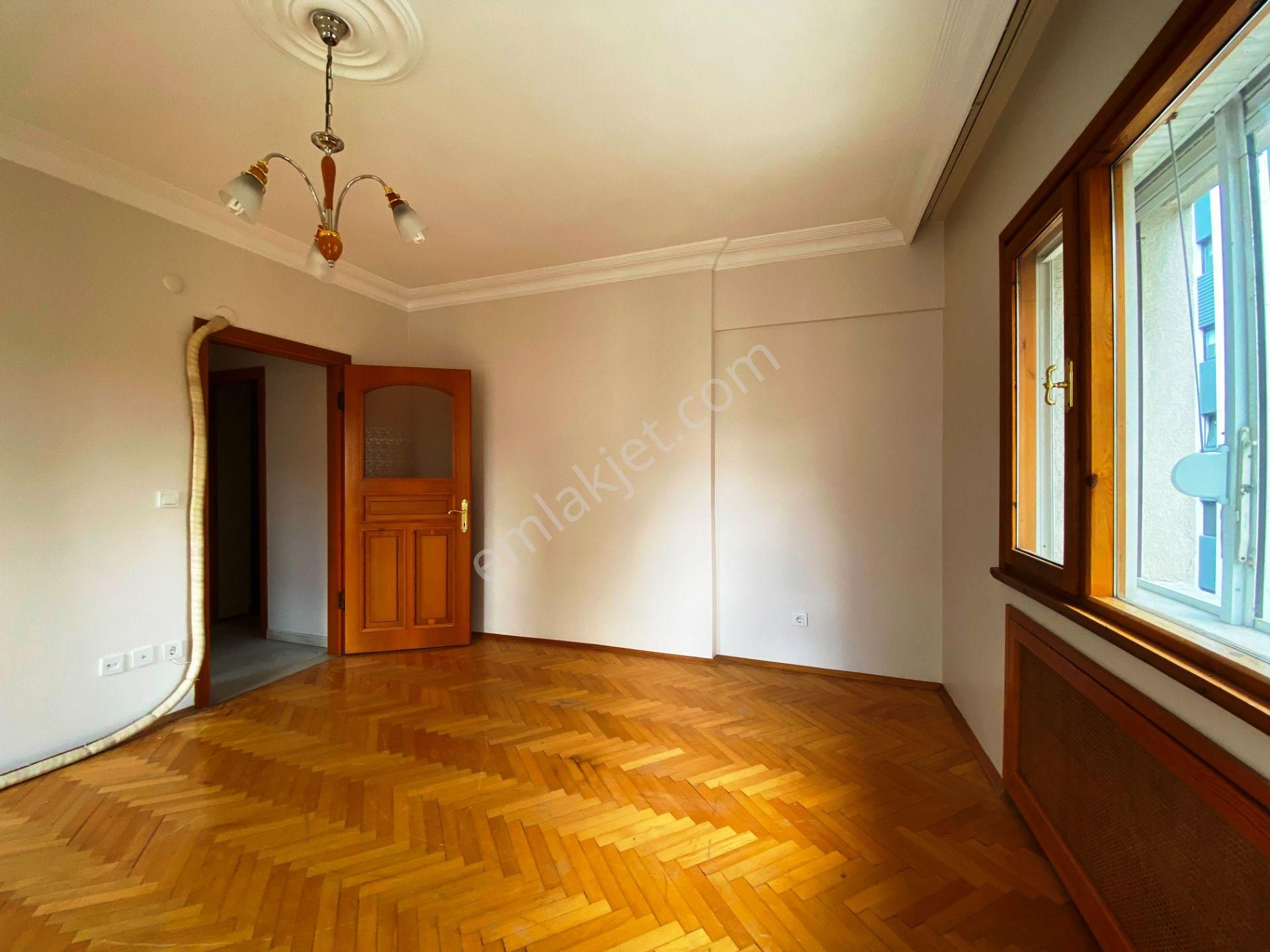 Erenköy Minibüs Cad.140m2 Otoparklı 2 Balkonlu 4.kat Kiralık 3+1 - Görsel 11