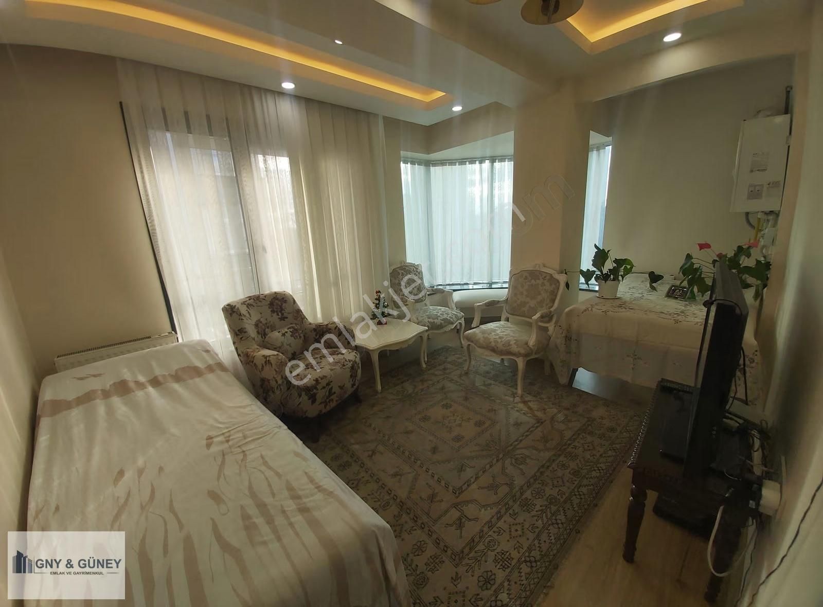 Güney Emlak'tan Prof. Dr. Turan Güneş Caddesin'de 2+1 3 Senelik