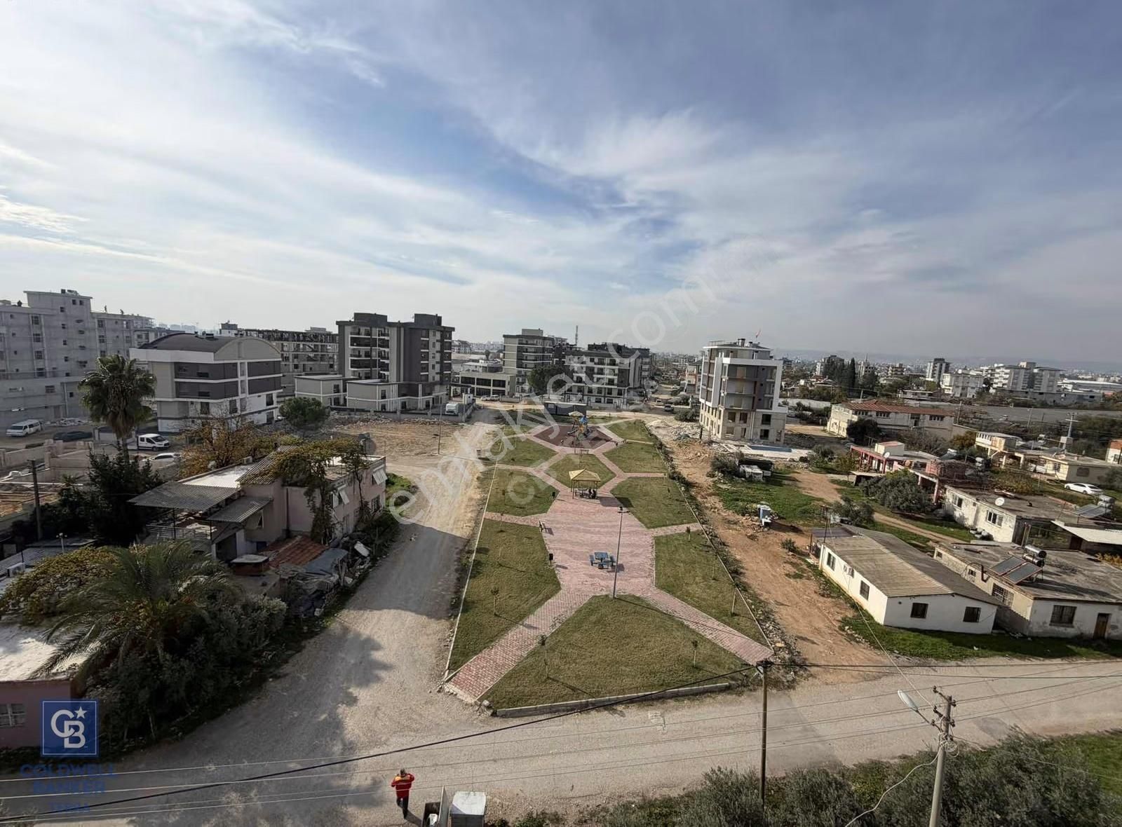 Altınova'da Havuzlu 2+1 Kiralık Daire Ayrı Mutfak