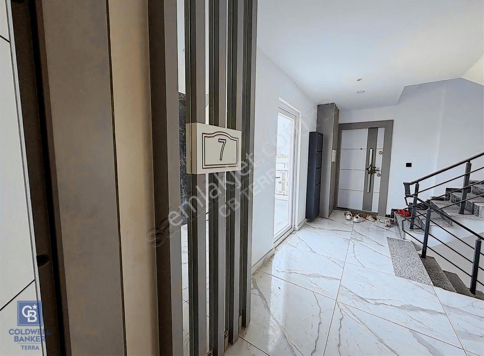 Altınova'da Havuzlu 2+1 Kiralık Daire Ayrı Mutfak - Görsel 21