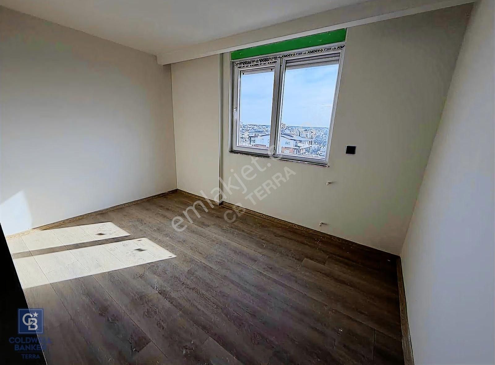 Altınova'da Havuzlu 2+1 Kiralık Daire Ayrı Mutfak - Görsel 35