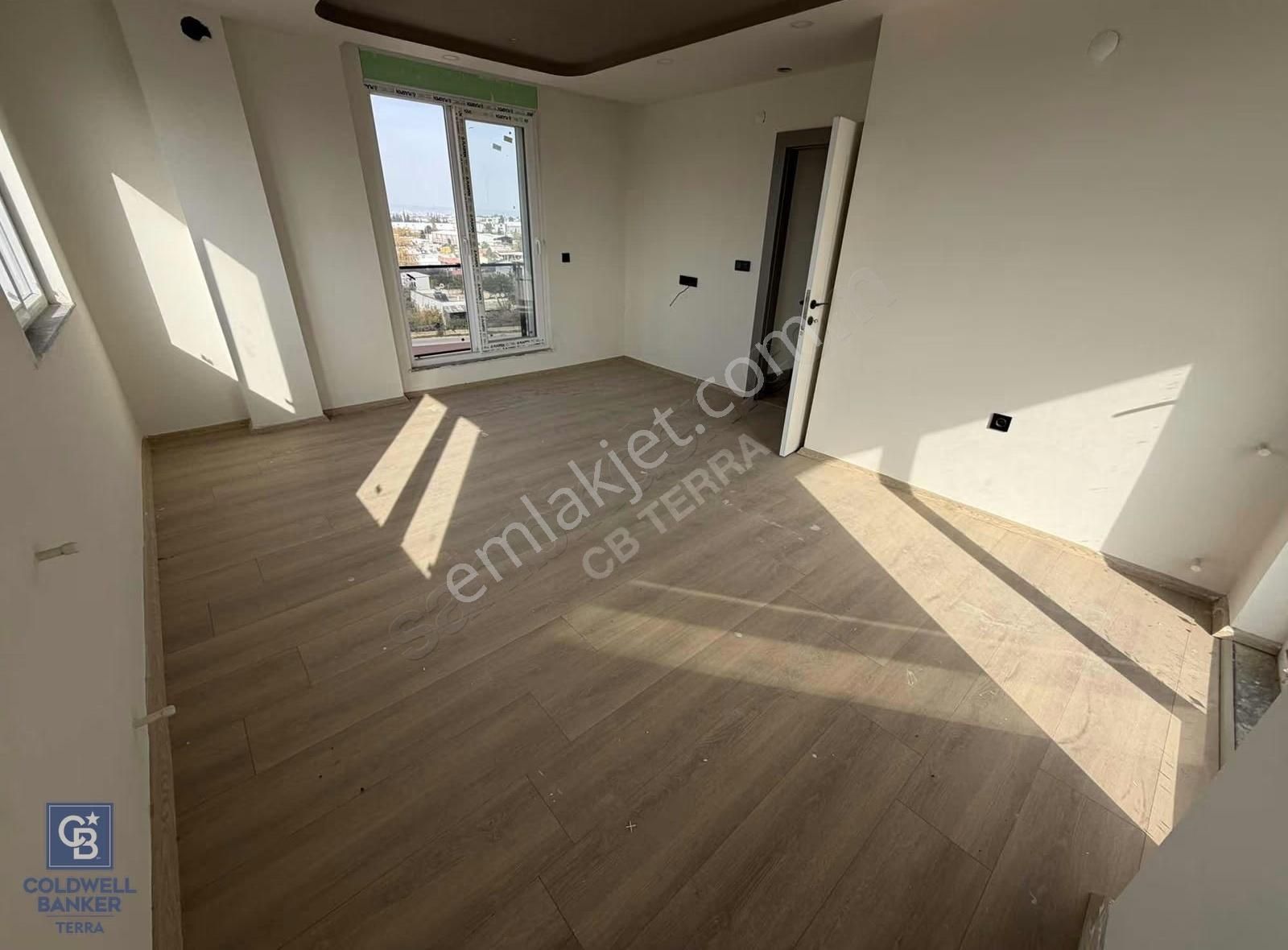 Altınova'da Havuzlu 2+1 Kiralık Daire Ayrı Mutfak - Görsel 15