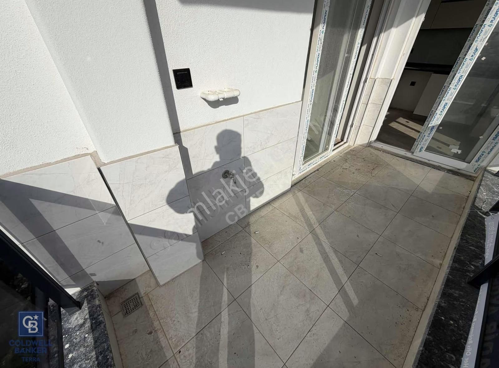 Altınova'da Havuzlu 2+1 Kiralık Daire Ayrı Mutfak - Görsel 5