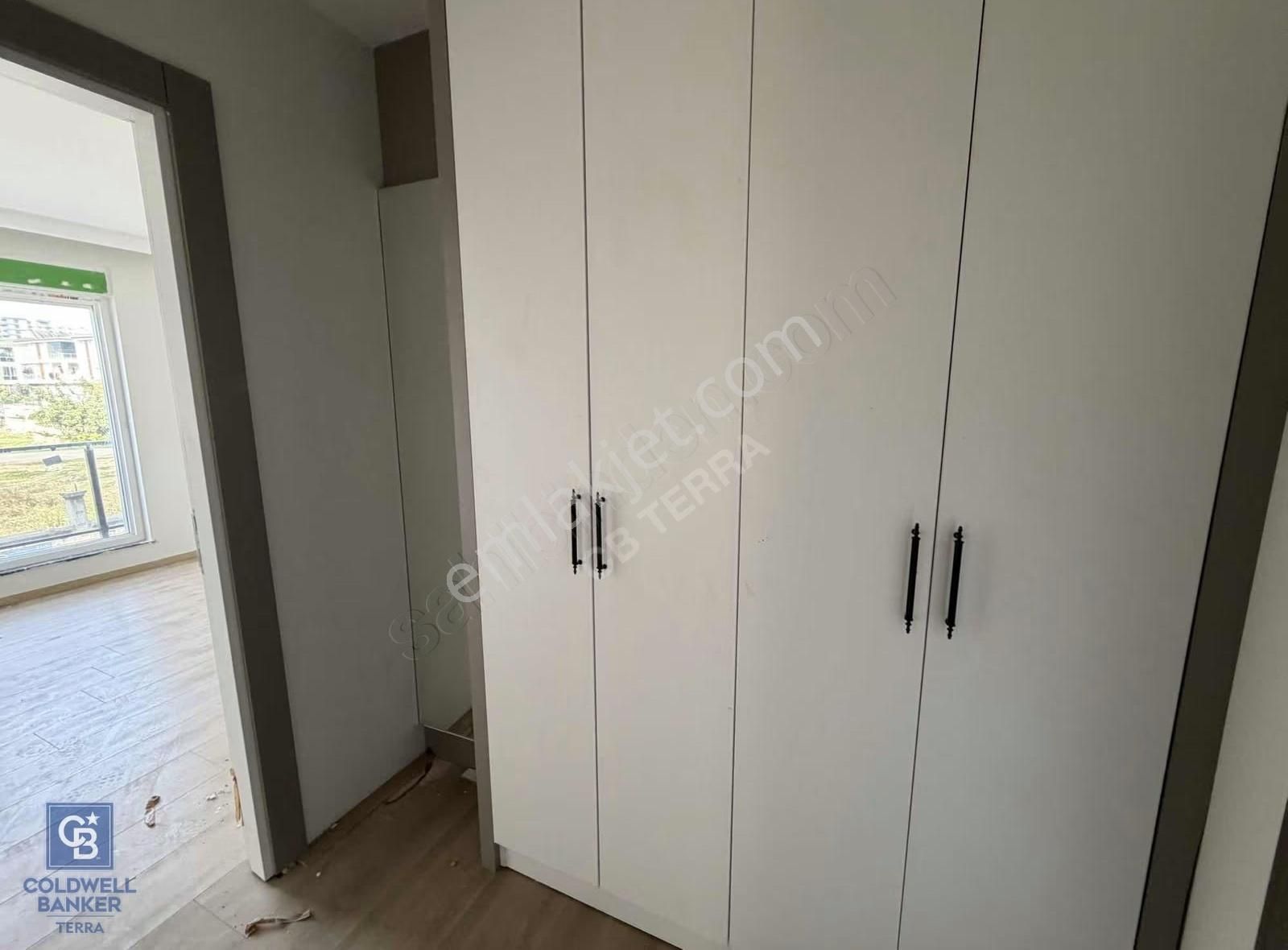 Altınova'da Havuzlu 2+1 Kiralık Daire Ayrı Mutfak - Görsel 34