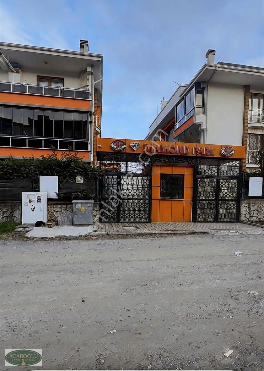 Karasu Yalı Mah. Sahile Yürüme Mesafede Havuzlu Sitede 2+1