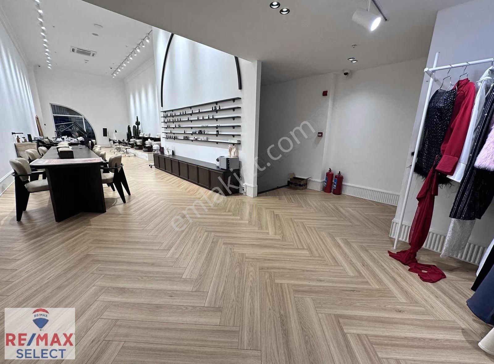 Sevcan Remax Nef Bahçelievler İskanlı Bacalı Dekorasyonlu Ticari - Görsel 19