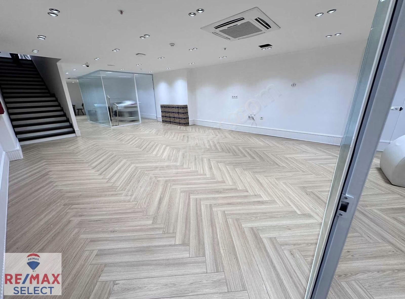 Sevcan Remax Nef Bahçelievler İskanlı Bacalı Dekorasyonlu Ticari - Görsel 2