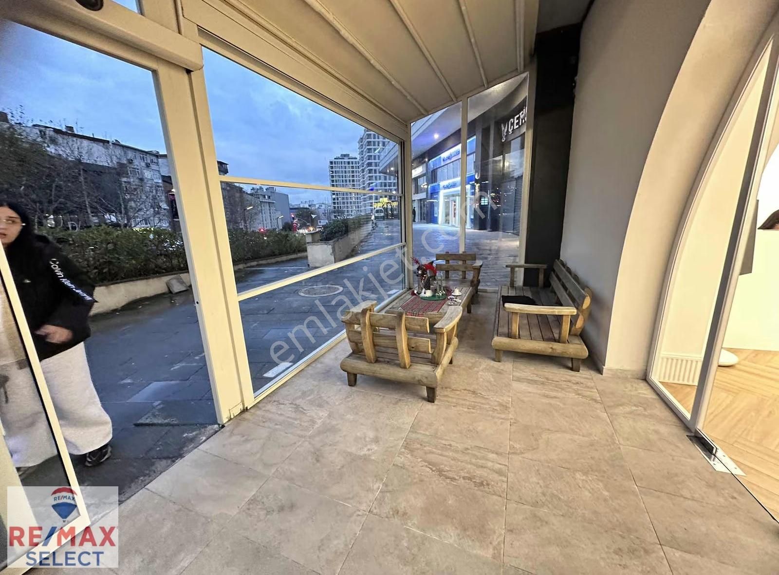 Sevcan Remax Nef Bahçelievler İskanlı Bacalı Dekorasyonlu Ticari - Görsel 6