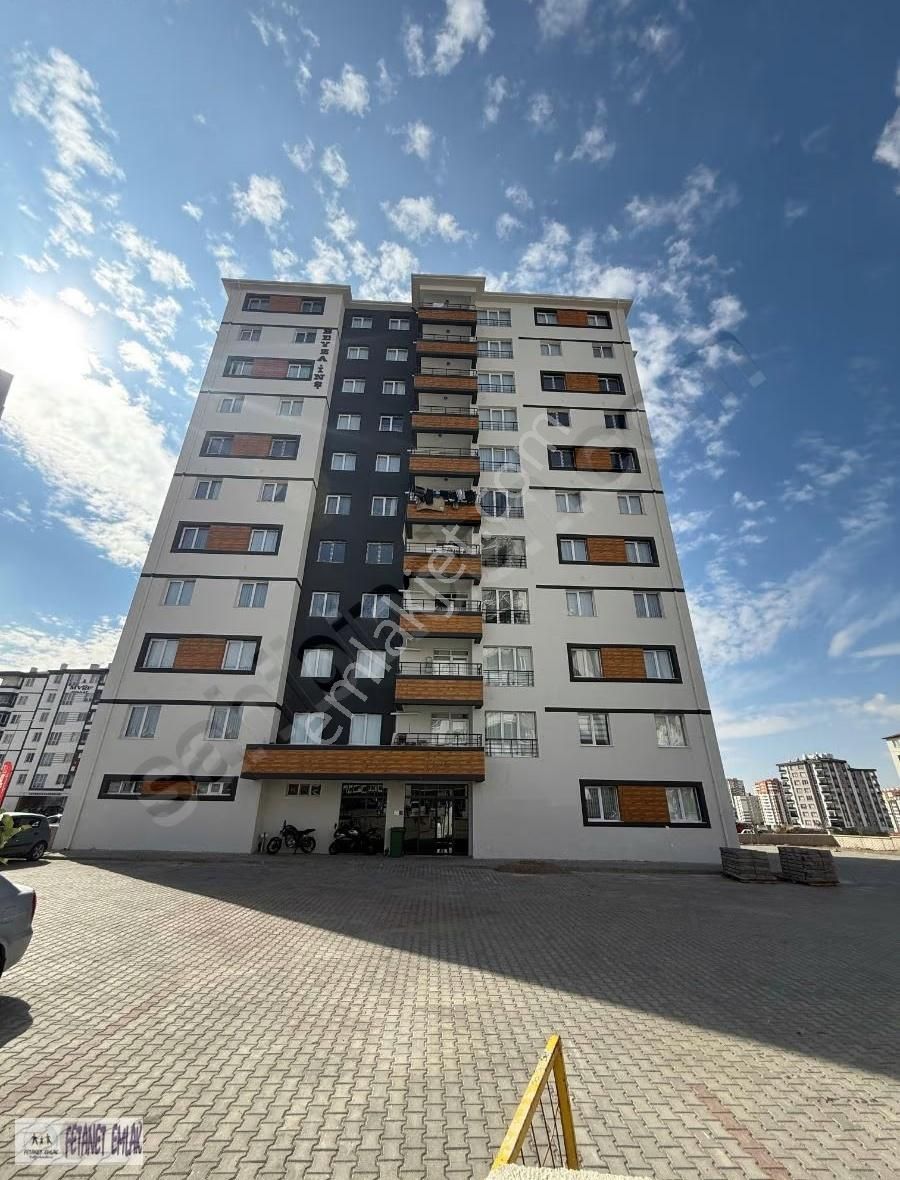 Fetanet Emlak'tan Serkentte 2.5+1 Lüks Mutfak Ayrı Ara Kat Köşe