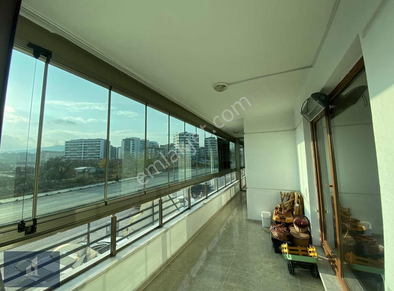 Kadir Dikici'den Saray Caddesinde Teraslı Satılık Lüks 4+1 Daire - Görsel 31