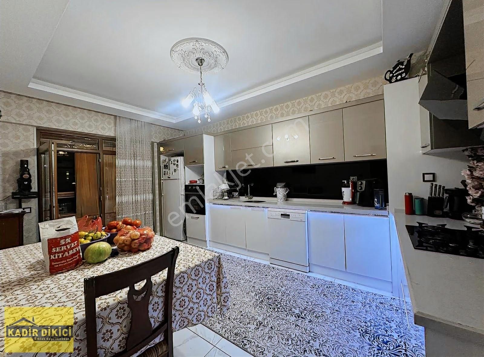 Kadir Dikici'den Saray Caddesinde Teraslı Satılık Lüks 4+1 Daire - Görsel 16