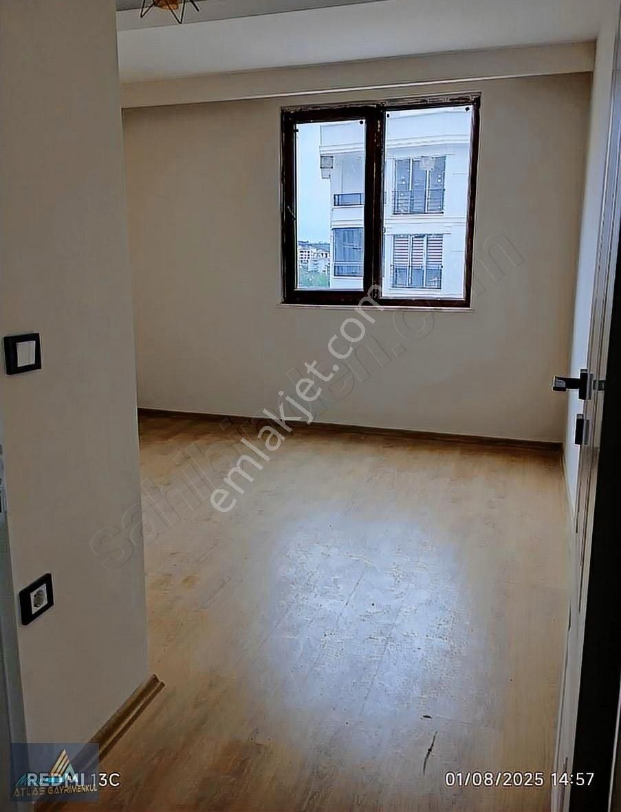 Mavi Atlas Tan Toplu Konut Bulvarı Üzerinde Satılık 1+1 Daire - Görsel 2