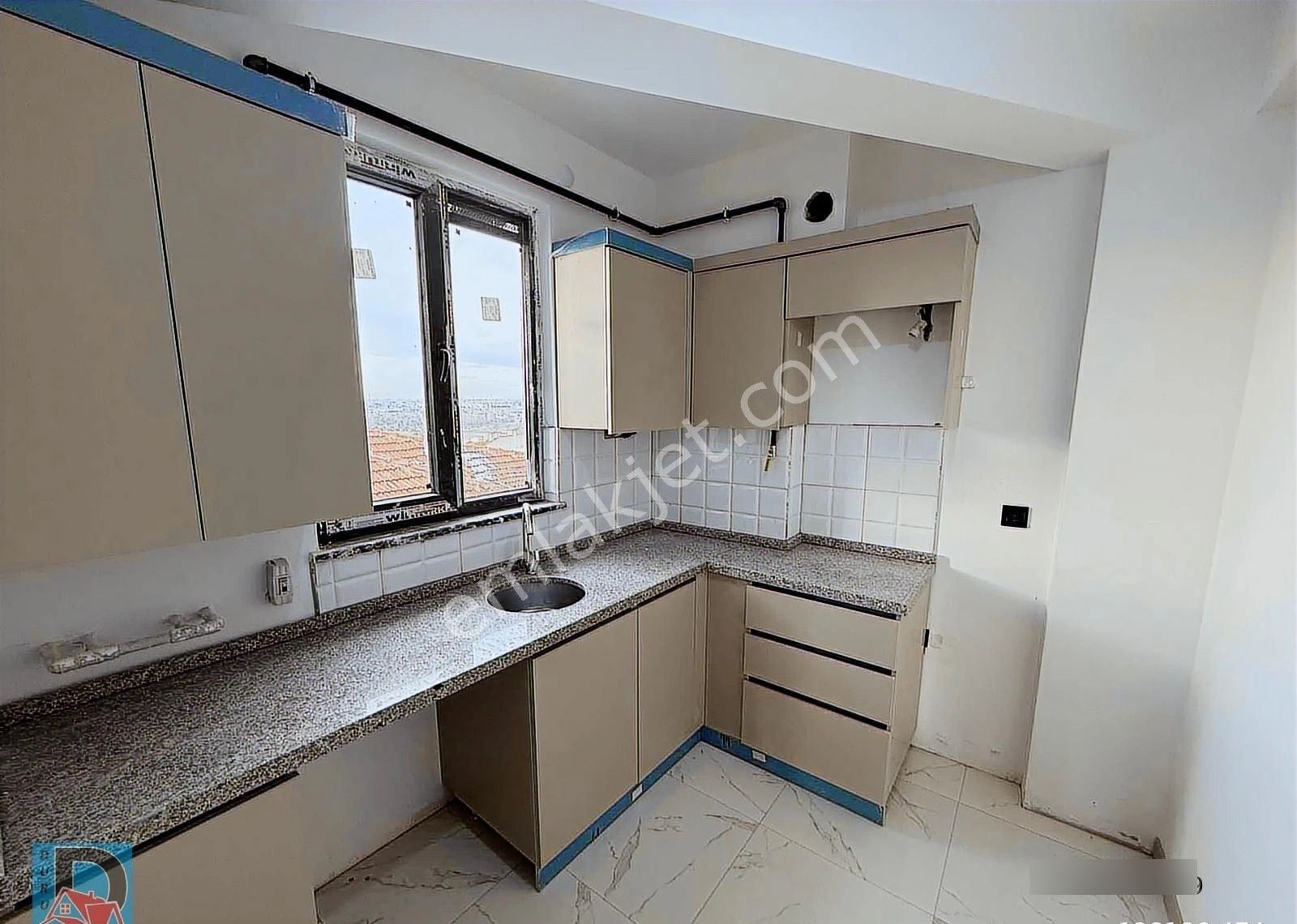 Duru Dan Şehir Manzaralı 2+0 Balkonlu Zeminden Isıtmalı - Görsel 14