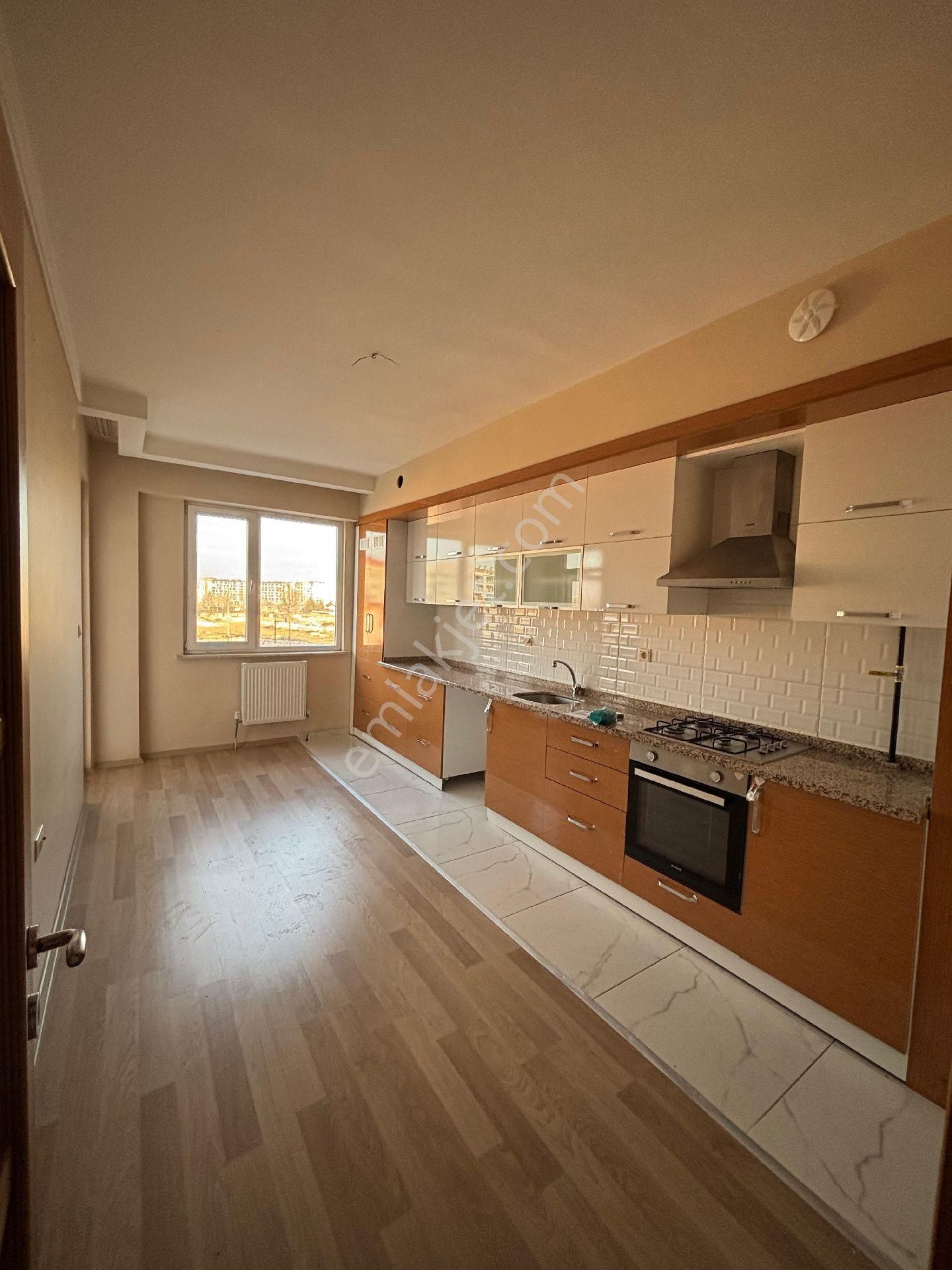 Konya Meram Güvenpark Konutlarında Kiralık 3.kat 3+1