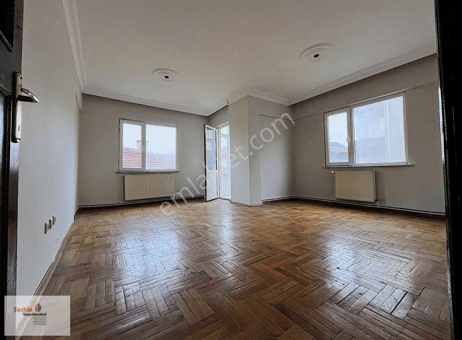 Maltepe Zümrütevlerde Öz İş Sitesisinde Cad Üzeri 3+1 5 Kat