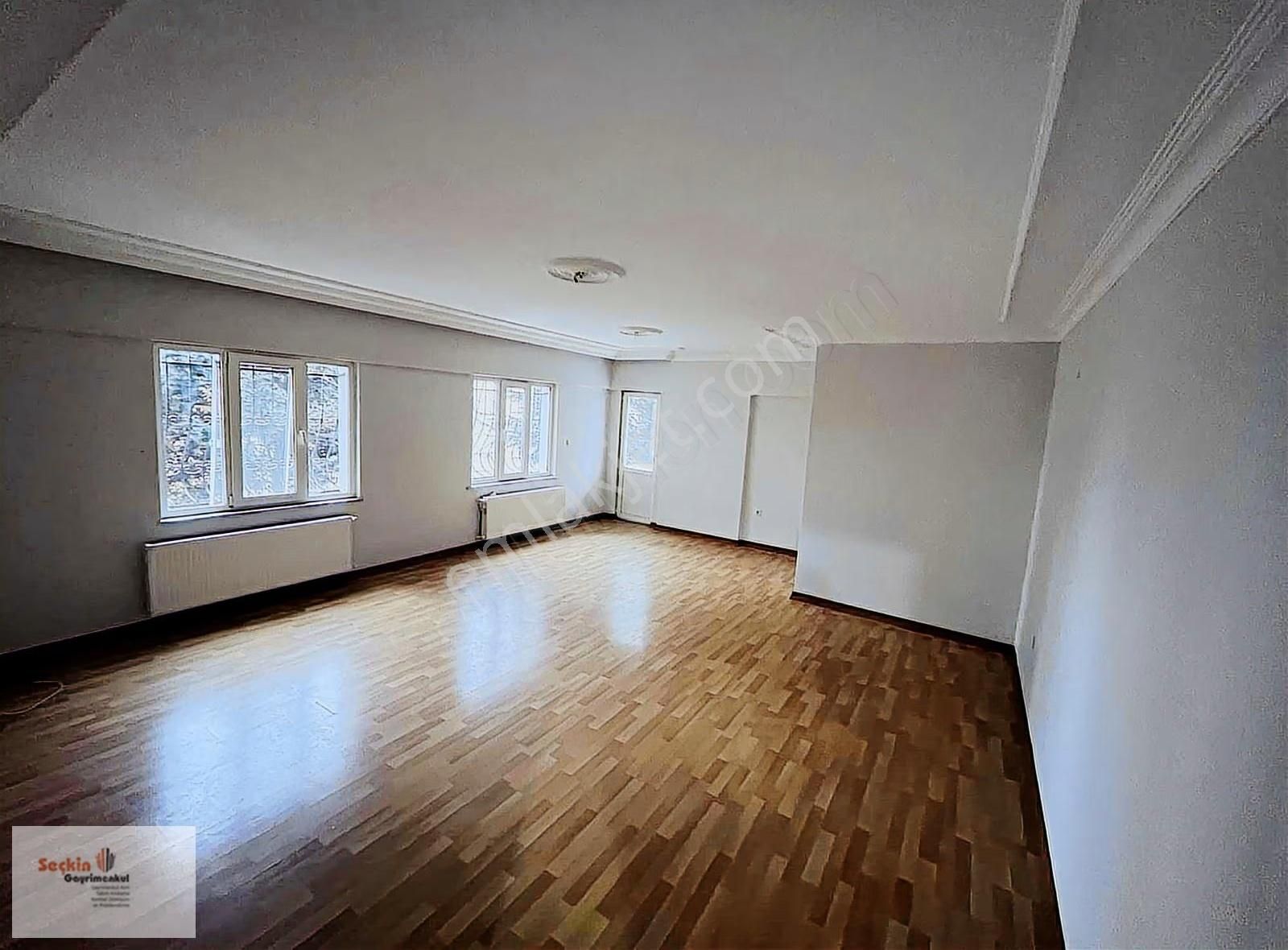 Maltepe Zümrütevlerde Site İçerisinde 3+1 120m2 1. Kat Güney