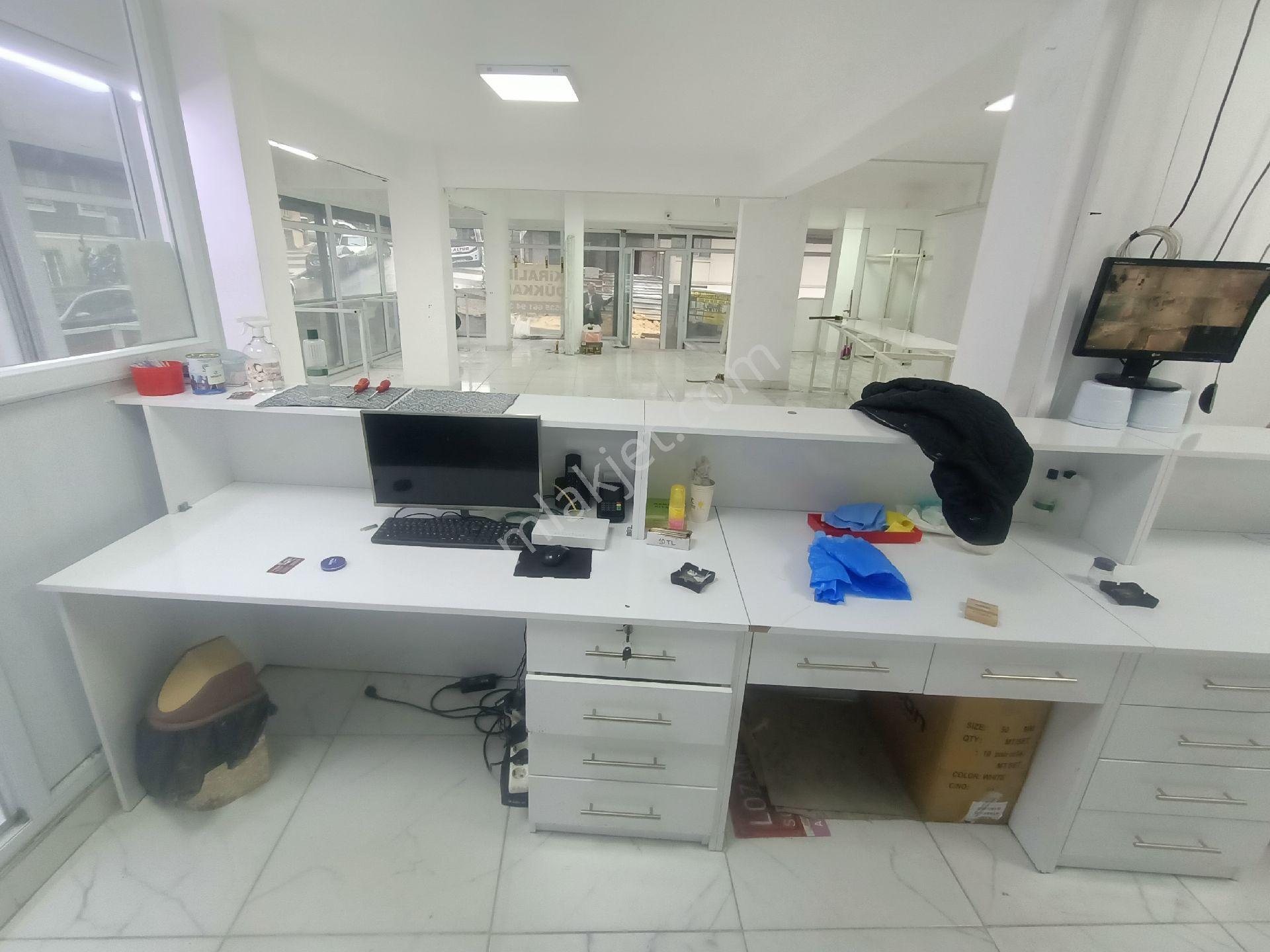 Arnavutköy Anadolu Mahallesi'nde Kiralık 150 Metre Düz Gidiş Köşebaşı Dükkan - Görsel 4