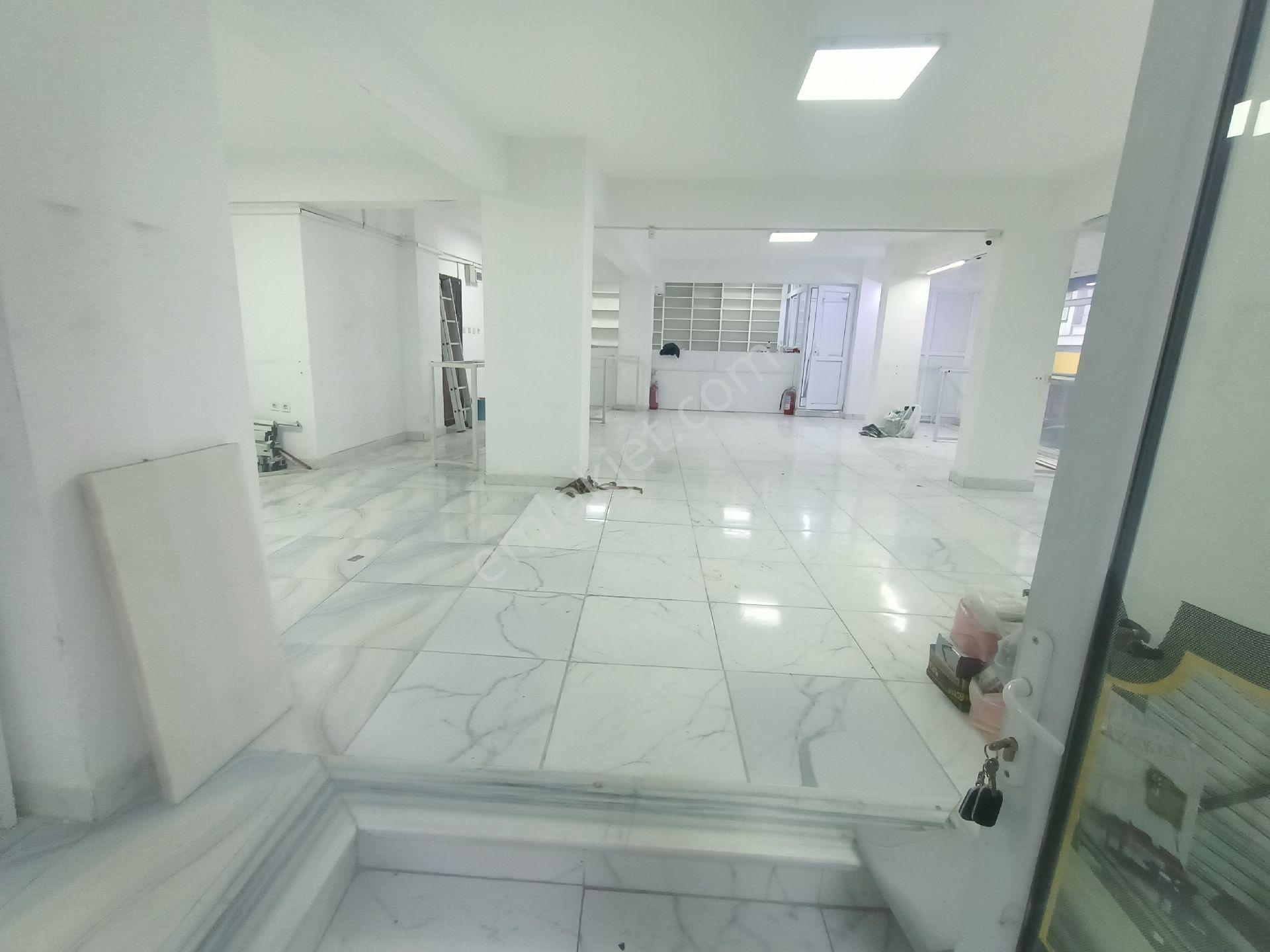 Arnavutköy Anadolu Mahallesi'nde Kiralık 150 Metre Düz Gidiş Köşebaşı Dükkan - Görsel 3