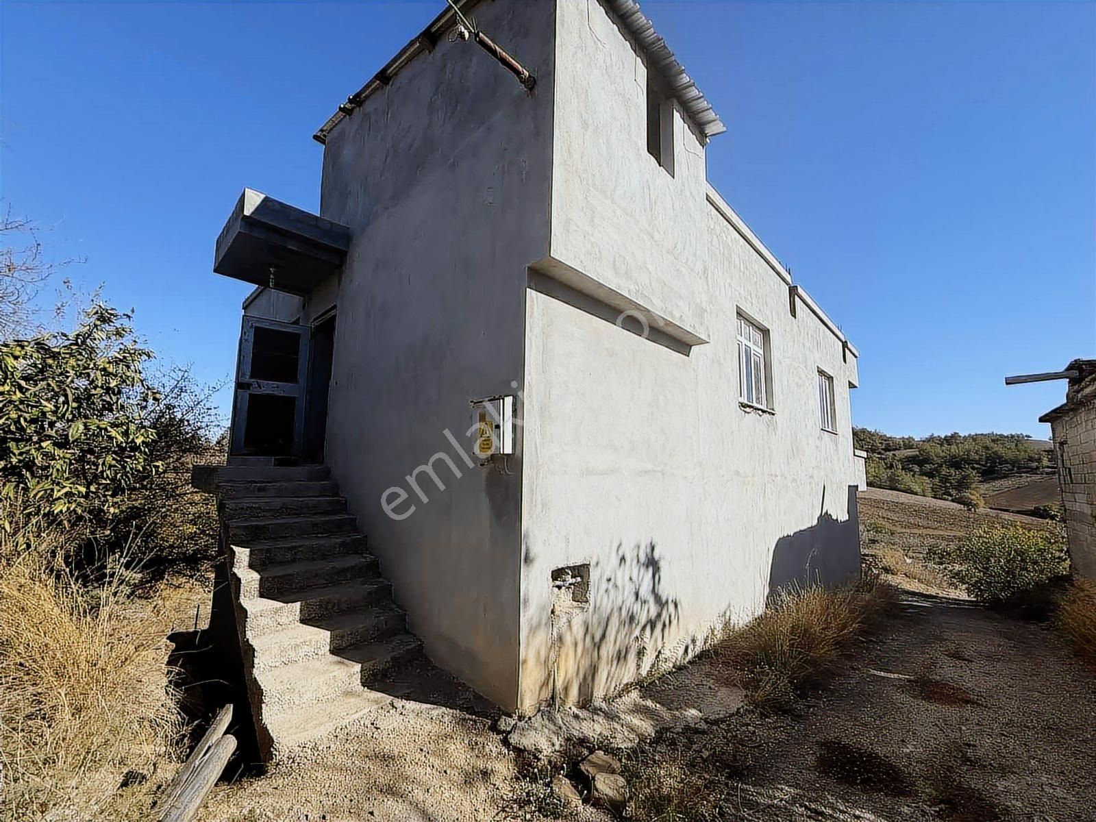 Lavinia Karaisalı Cakallı'da 2 Katlı Bahçelisatılık Müstakil