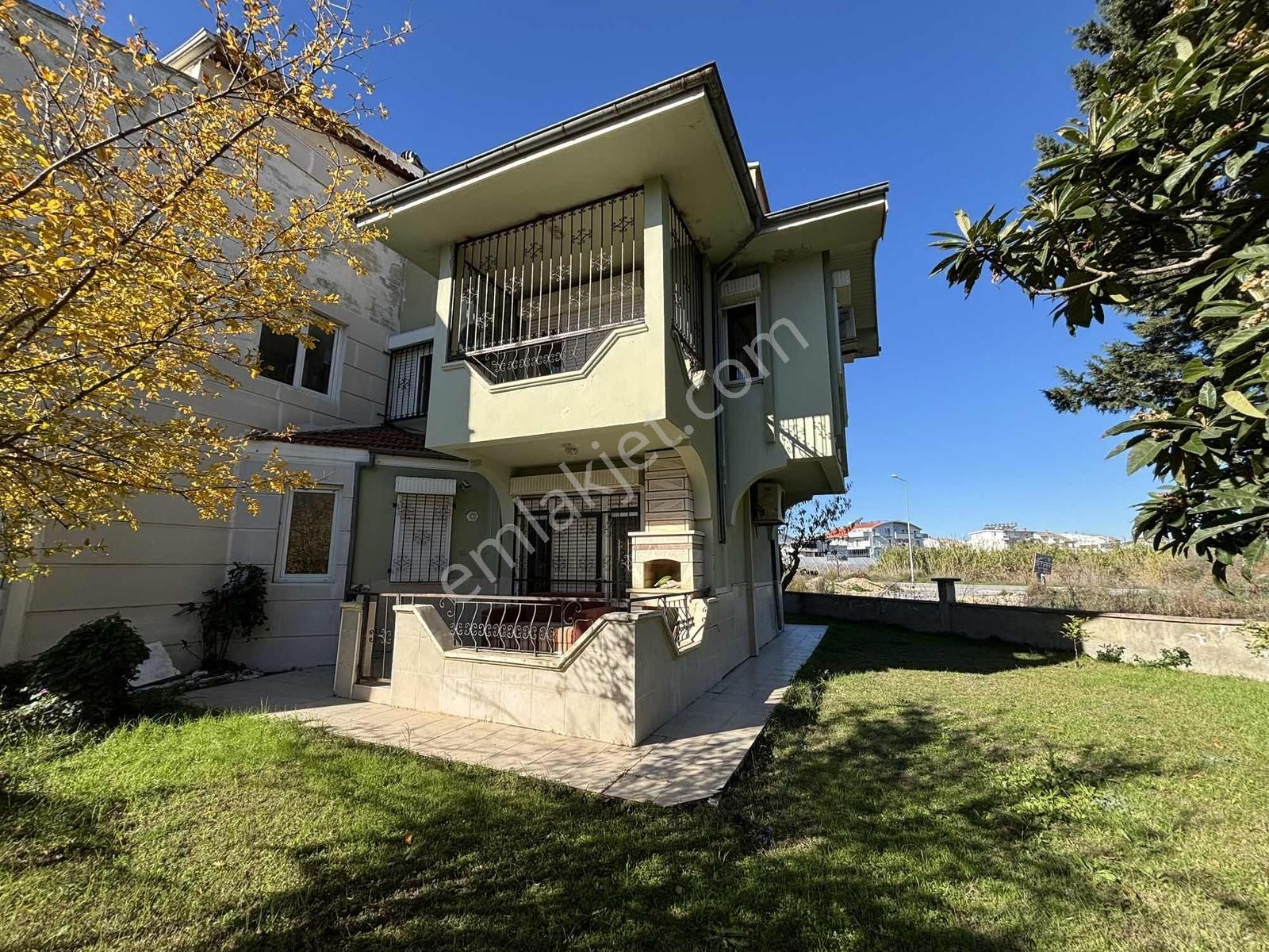 Kadriye'de Havuz Yapımına Uygun Satılık Villa