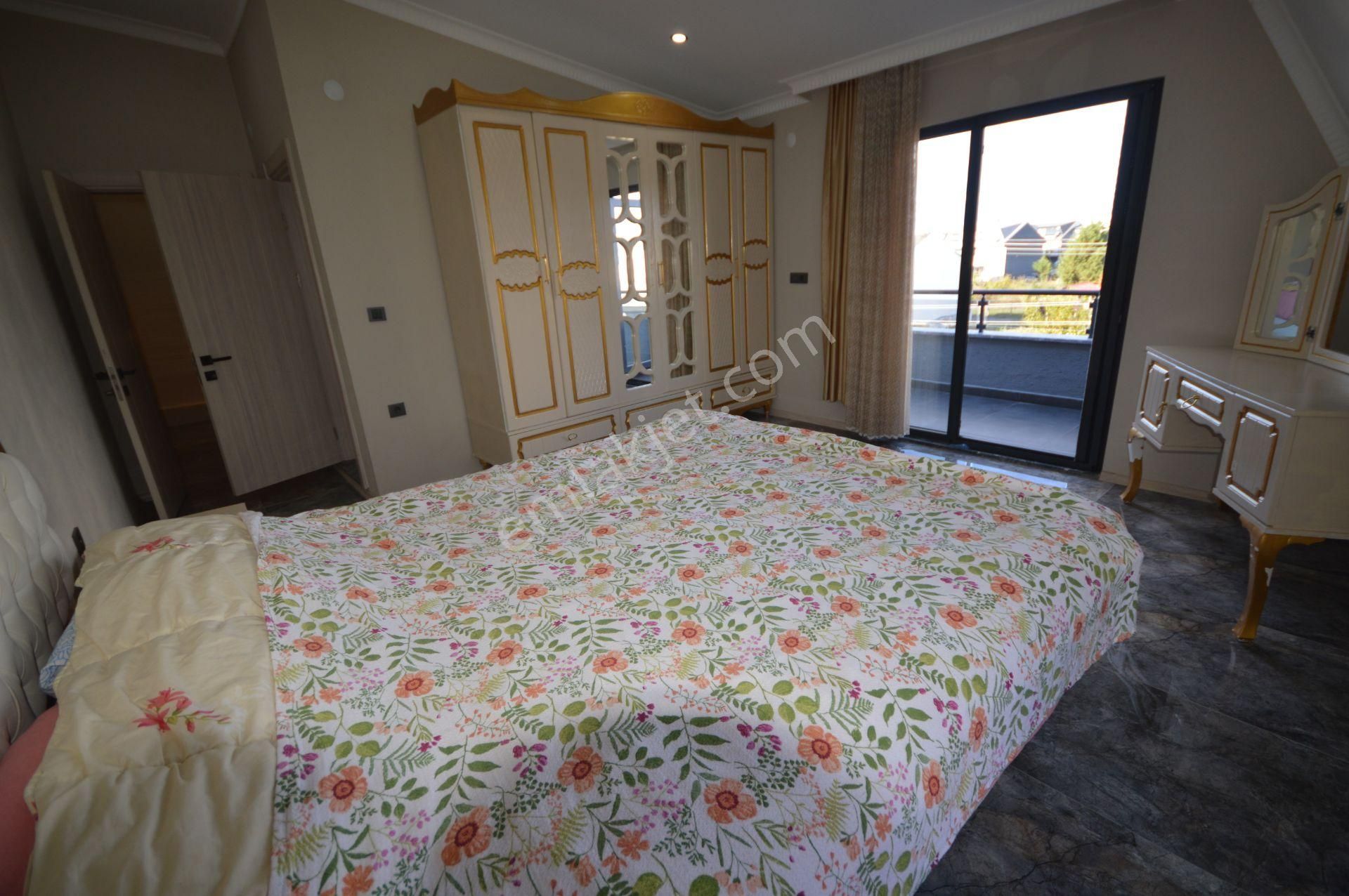 Kocaali De Köşe Parselde, Geniş Havuzlu Şık Müstakil Ev - Görsel 11