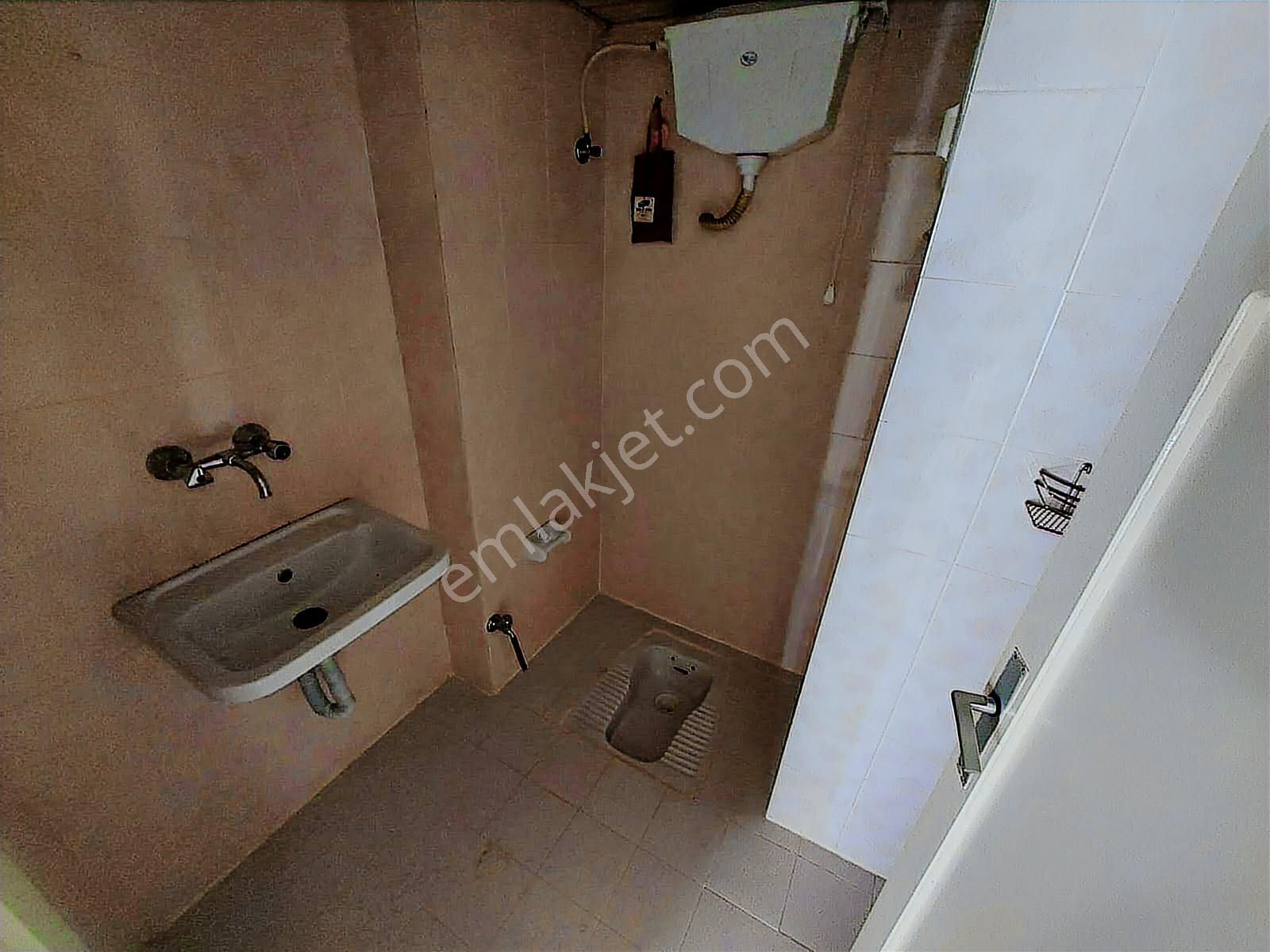 K.evren Cad. 3ncü Apartman Az Katlı Sapasağlam Yeni Boyalı.... - Görsel 20