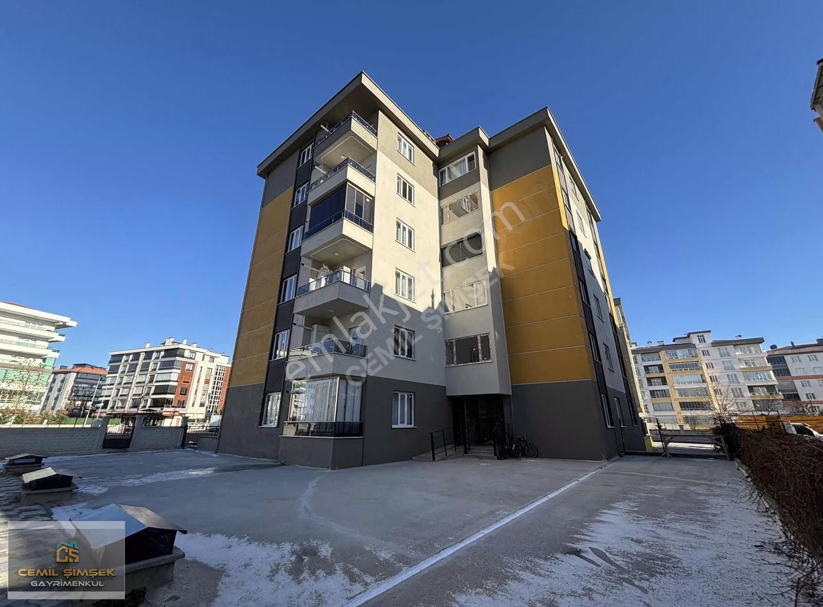 Cemil Şimşek'ten Küçük Kumköprü Cad Fırsat Hesaplı 3+1 Satılık