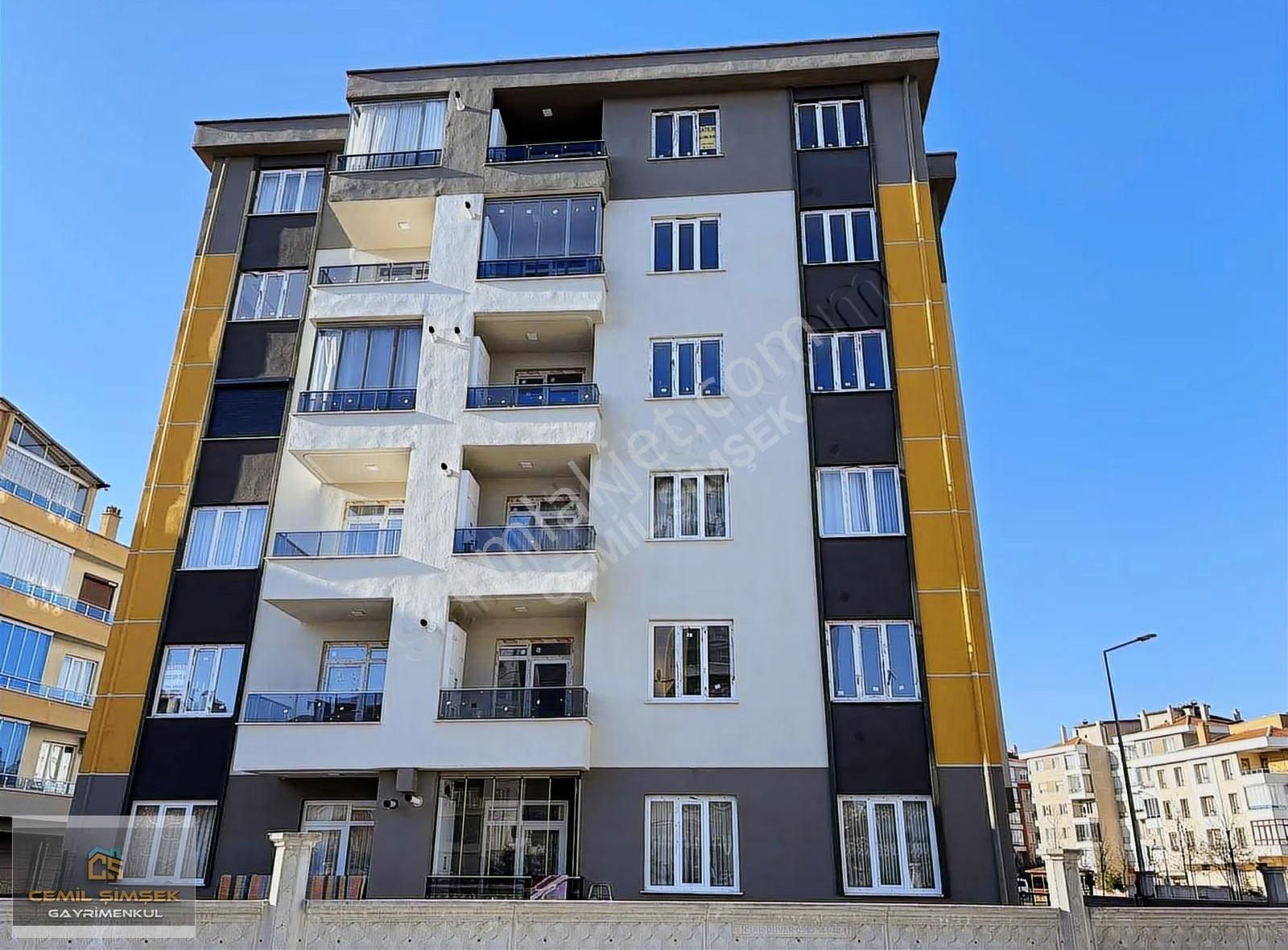 Cemil Şimşek'ten Küçük Kumköprü Cad Fırsat Hesaplı 3+1 Satılık - Görsel 19