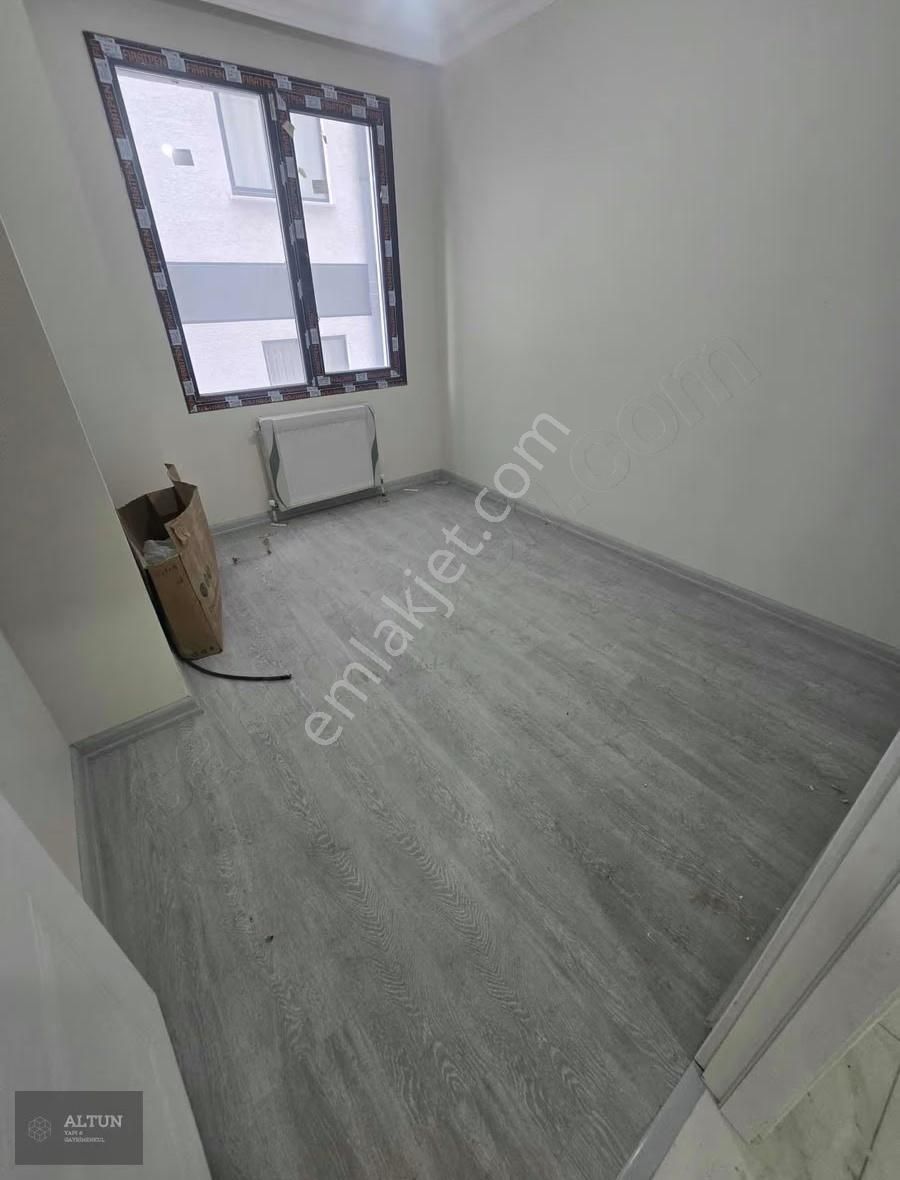 Mükemmel Lokasyon 2+1 Otoparklı Metrobüse 7 Dk Satılık Daire - Görsel 3