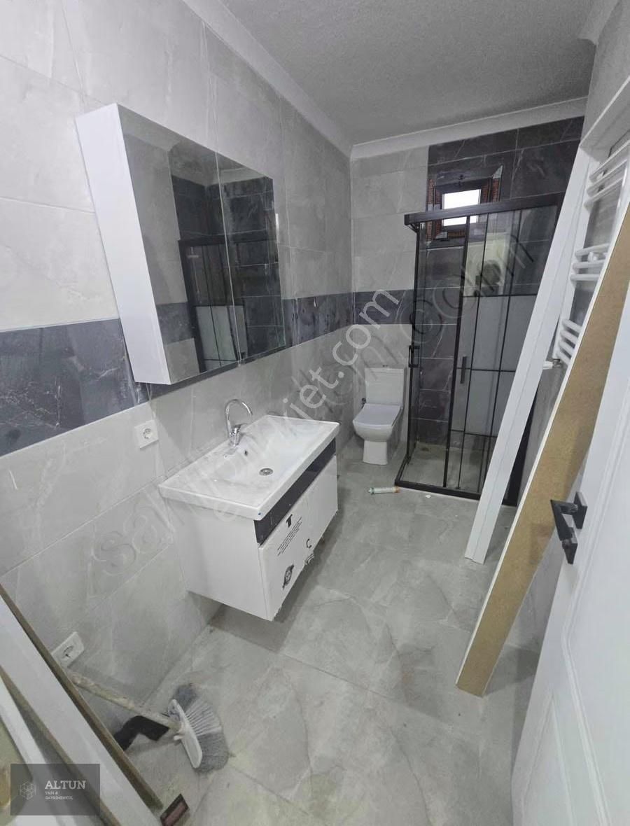 Mükemmel Lokasyon 2+1 Otoparklı Metrobüse 7 Dk Satılık Daire - Görsel 10