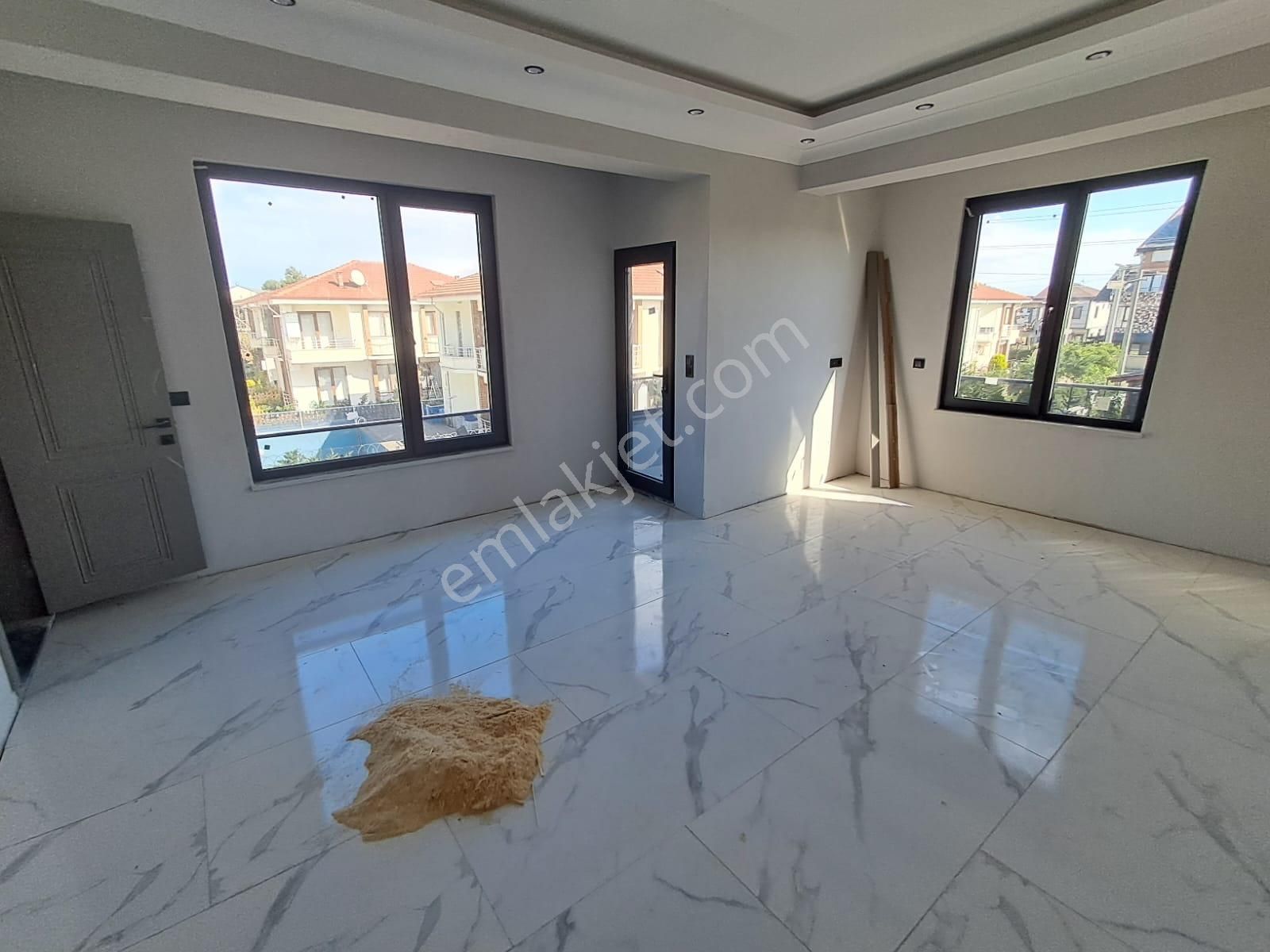 Kocaali De Özel Tasarım! Köşe Parselde Taş Detaylı Havuzlu Şık Villa - Görsel 13