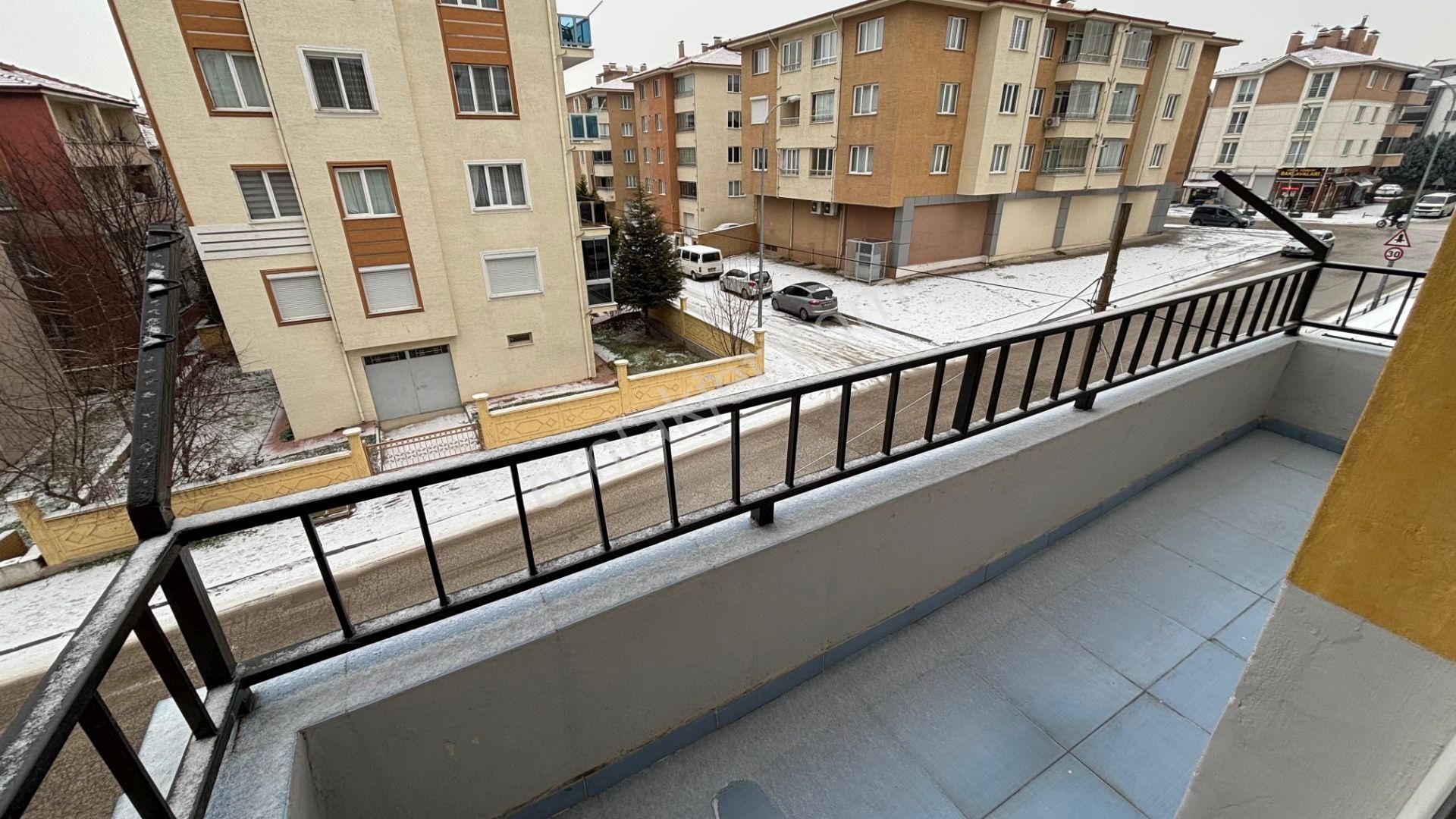 !!recep Ümit Emlak'tan Emek Mahallesi Ertaş Bulvarı Yakınında Ara Katta Kiralık 3+1 Daire Fç30 !! - Görsel 12