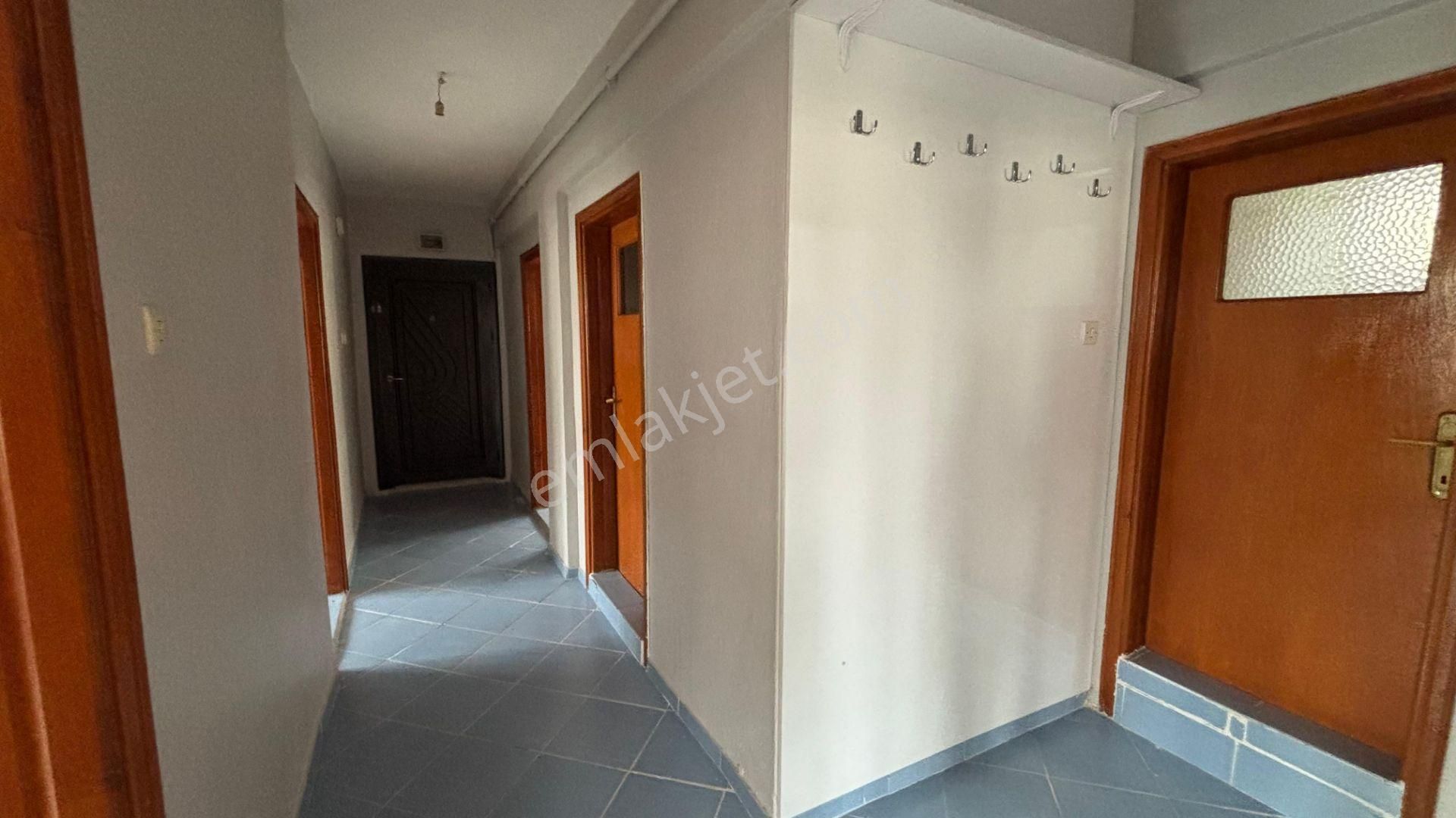 !!recep Ümit Emlak'tan Emek Mahallesi Ertaş Bulvarı Yakınında Ara Katta Kiralık 3+1 Daire Fç30 !! - Görsel 25