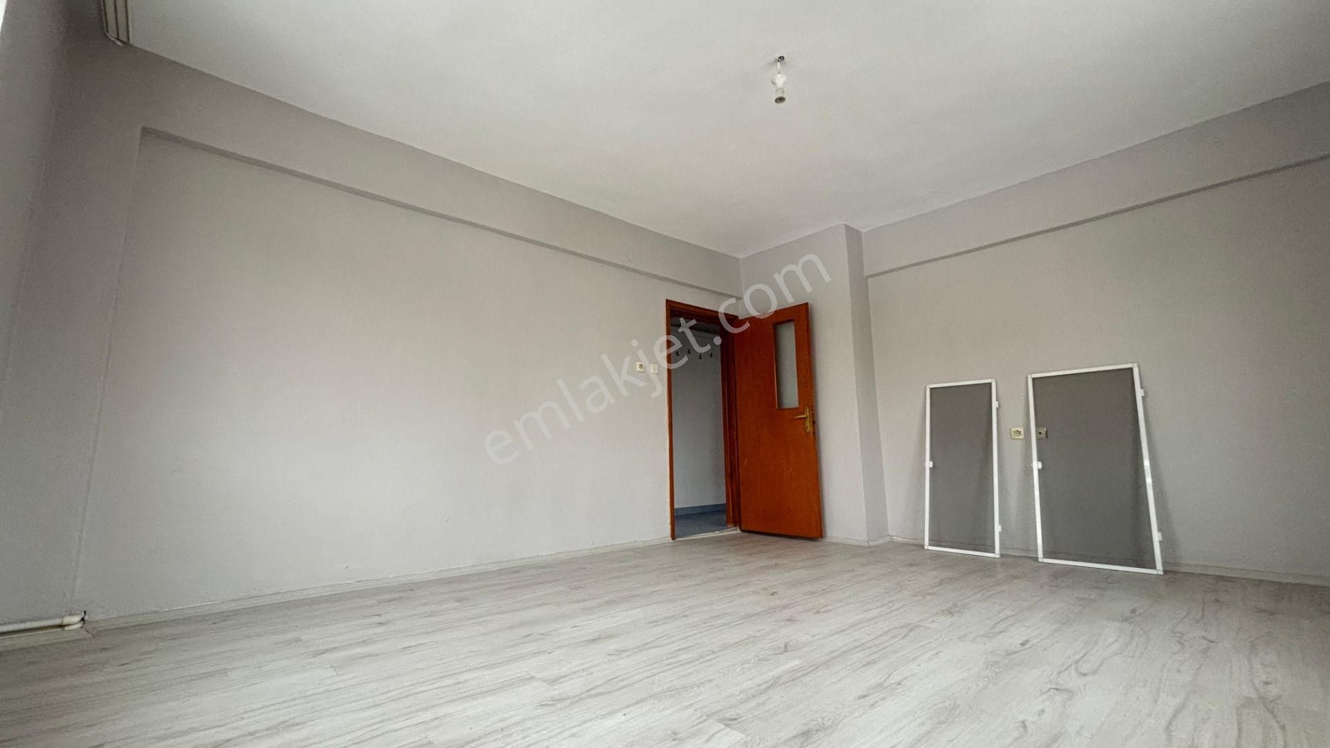 !!recep Ümit Emlak'tan Emek Mahallesi Ertaş Bulvarı Yakınında Ara Katta Kiralık 3+1 Daire Fç30 !! - Görsel 17