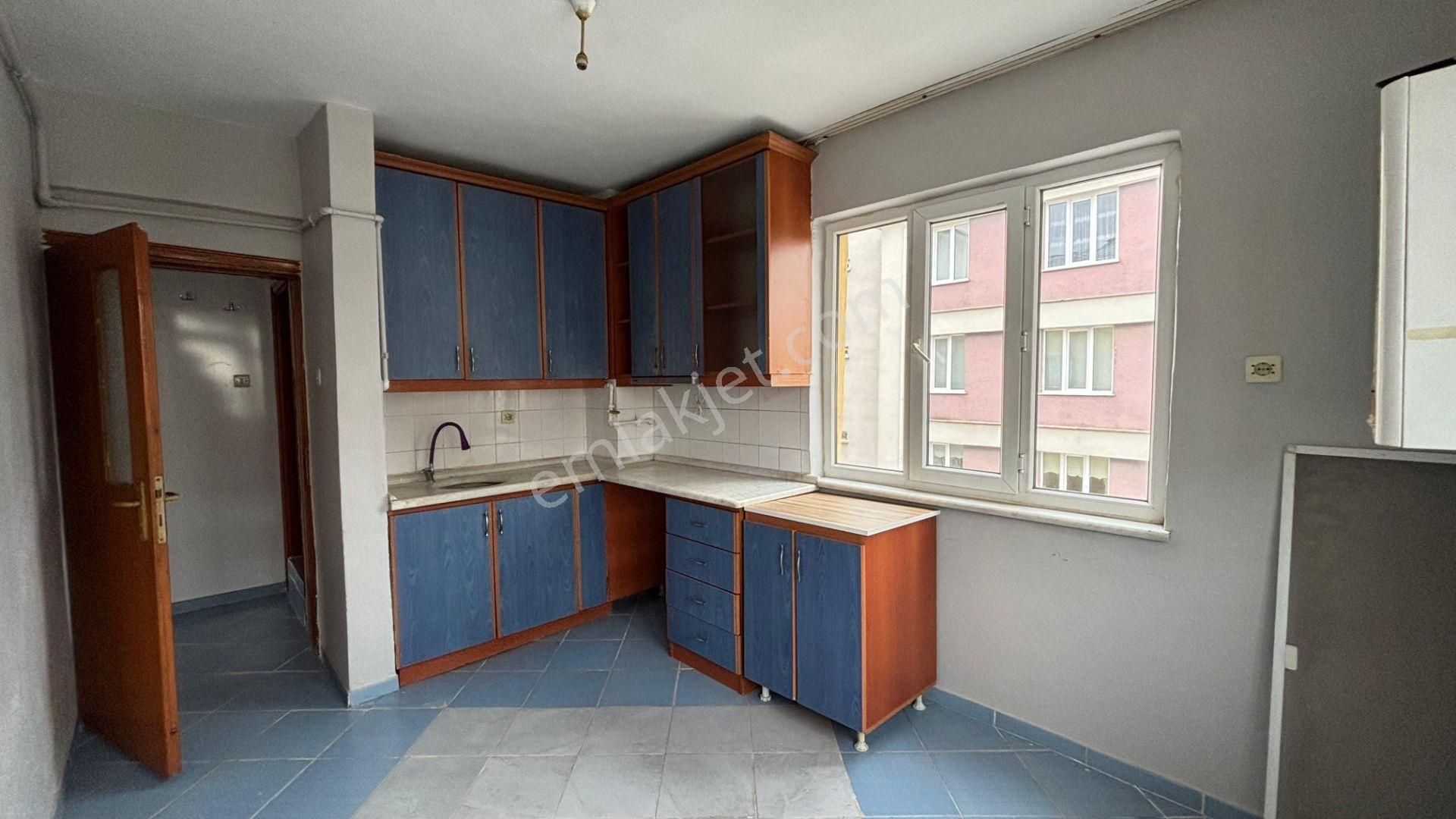 !!recep Ümit Emlak'tan Emek Mahallesi Ertaş Bulvarı Yakınında Ara Katta Kiralık 3+1 Daire Fç30 !! - Görsel 6