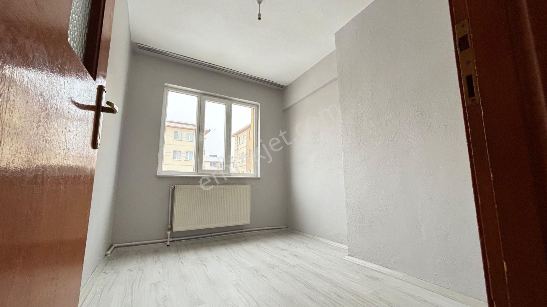 !!recep Ümit Emlak'tan Emek Mahallesi Ertaş Bulvarı Yakınında Ara Katta Kiralık 3+1 Daire Fç30 !! - Görsel 13