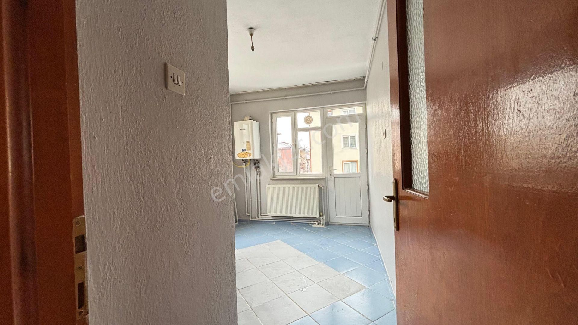 !!recep Ümit Emlak'tan Emek Mahallesi Ertaş Bulvarı Yakınında Ara Katta Kiralık 3+1 Daire Fç30 !! - Görsel 5