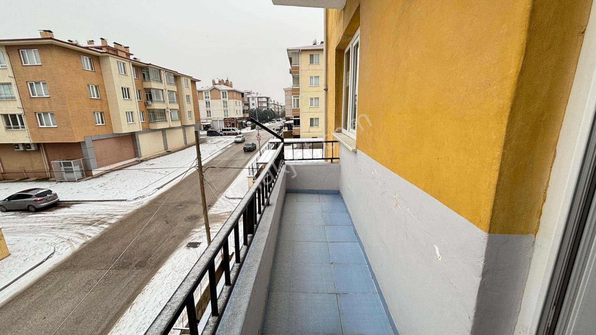 !!recep Ümit Emlak'tan Emek Mahallesi Ertaş Bulvarı Yakınında Ara Katta Kiralık 3+1 Daire Fç30 !! - Görsel 11