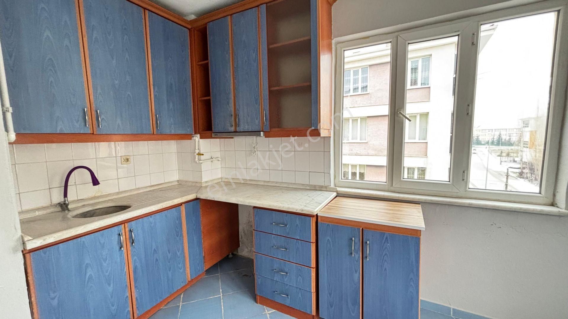 !!recep Ümit Emlak'tan Emek Mahallesi Ertaş Bulvarı Yakınında Ara Katta Kiralık 3+1 Daire Fç30 !! - Görsel 9