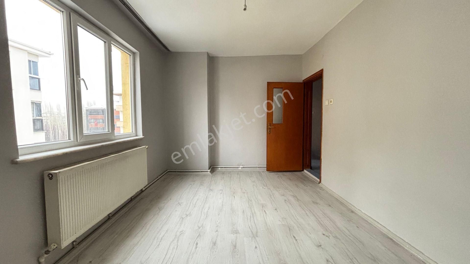 !!recep Ümit Emlak'tan Emek Mahallesi Ertaş Bulvarı Yakınında Ara Katta Kiralık 3+1 Daire Fç30 !! - Görsel 32