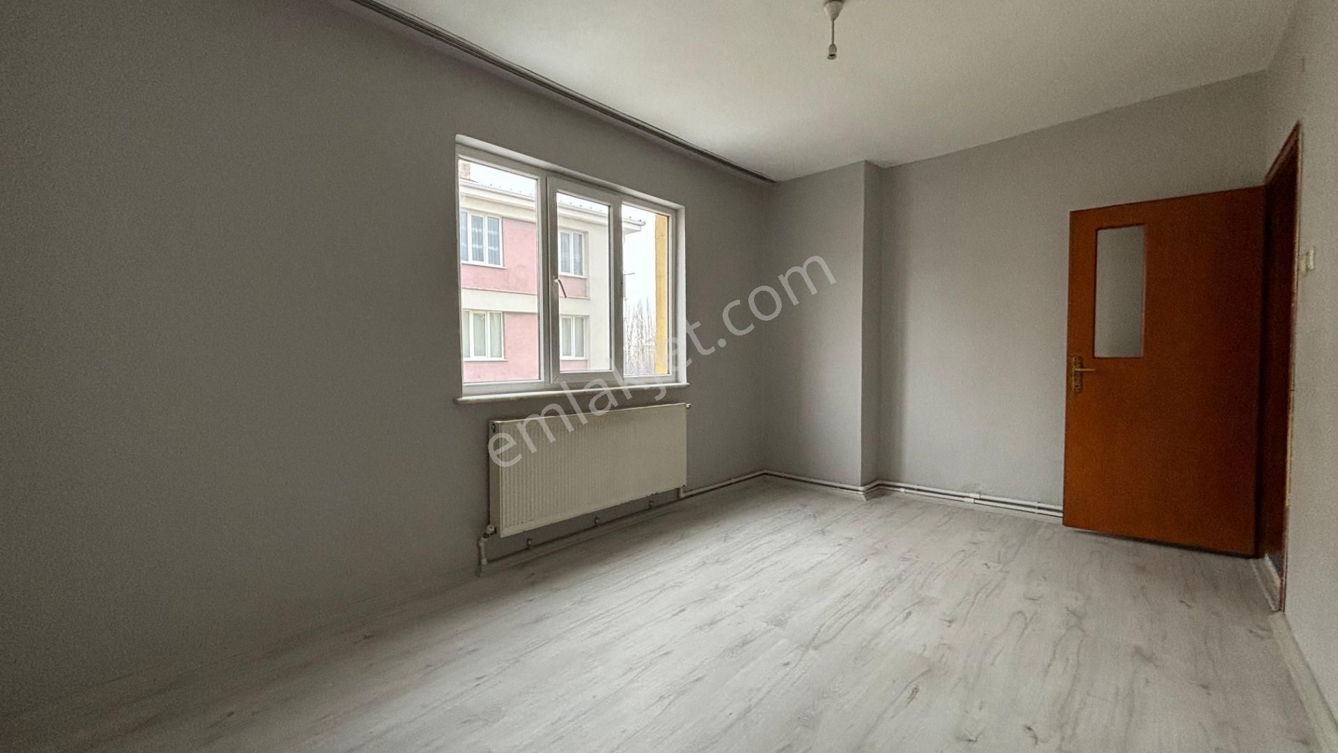 !!recep Ümit Emlak'tan Emek Mahallesi Ertaş Bulvarı Yakınında Ara Katta Kiralık 3+1 Daire Fç30 !! - Görsel 18