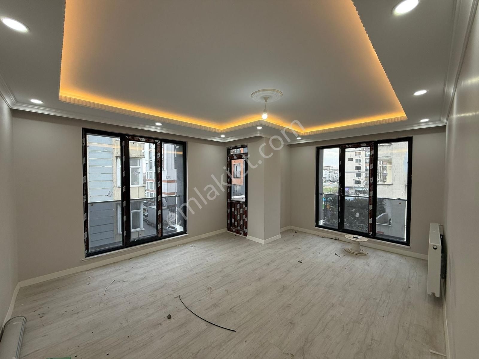 Üç Kardeşler'den Cebeci Mah. Sıfır Köşe Başı 3+1 110m² 2.kat