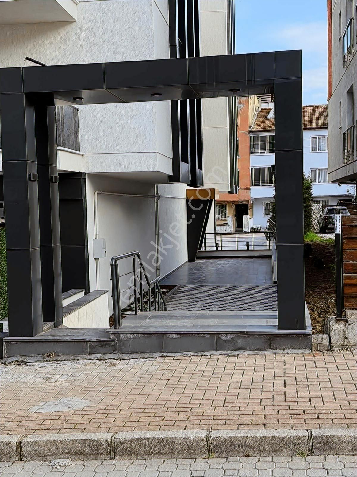 Beşevler Fsm Girişinde Sıfır Otoparklı Geniş 3+1 Daire - Görsel 2