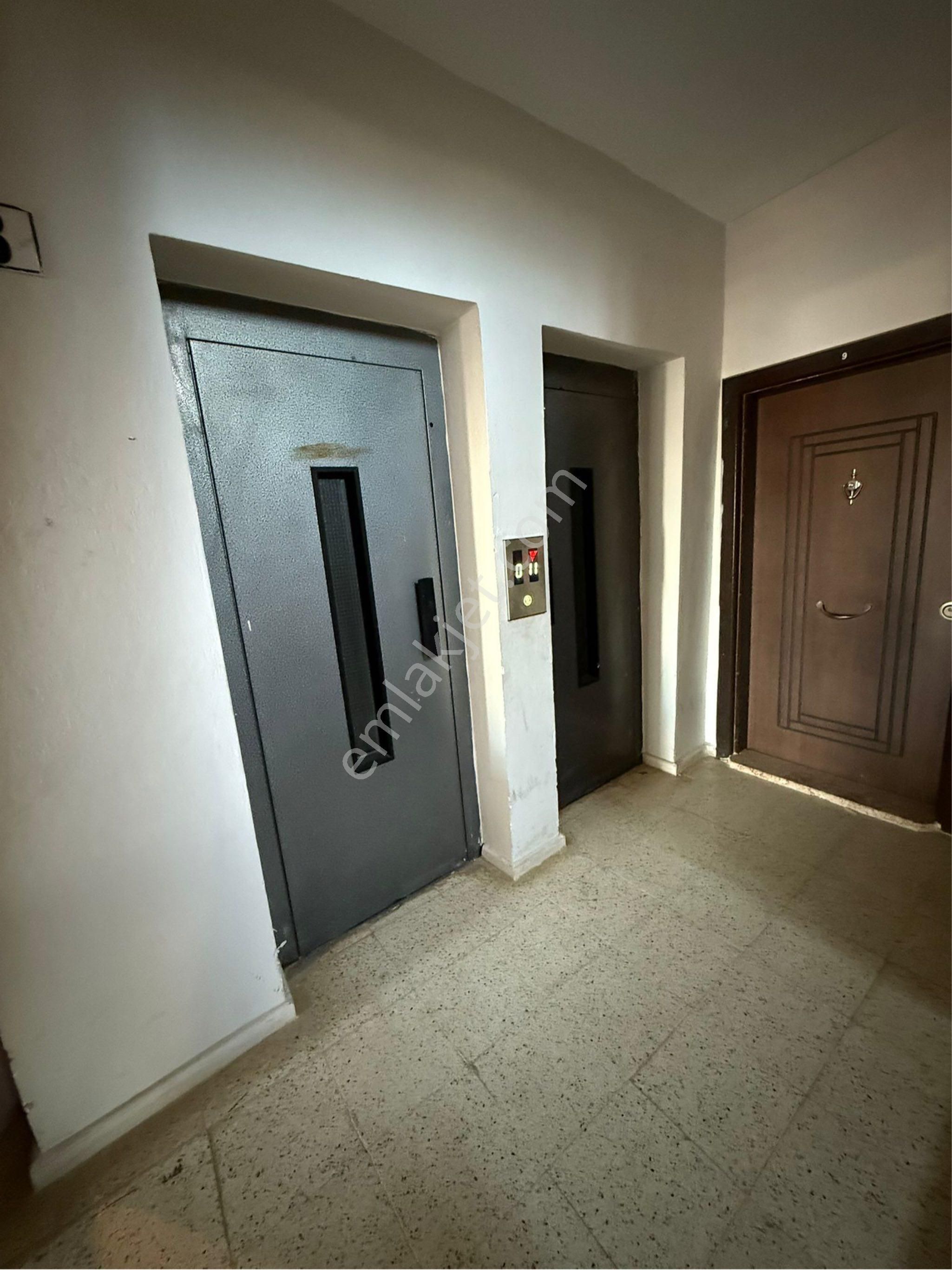 Fevziçakmak Mah. 3+1 Katta Asansörlü 135m2 Tramvaya Komşu - Görsel 3