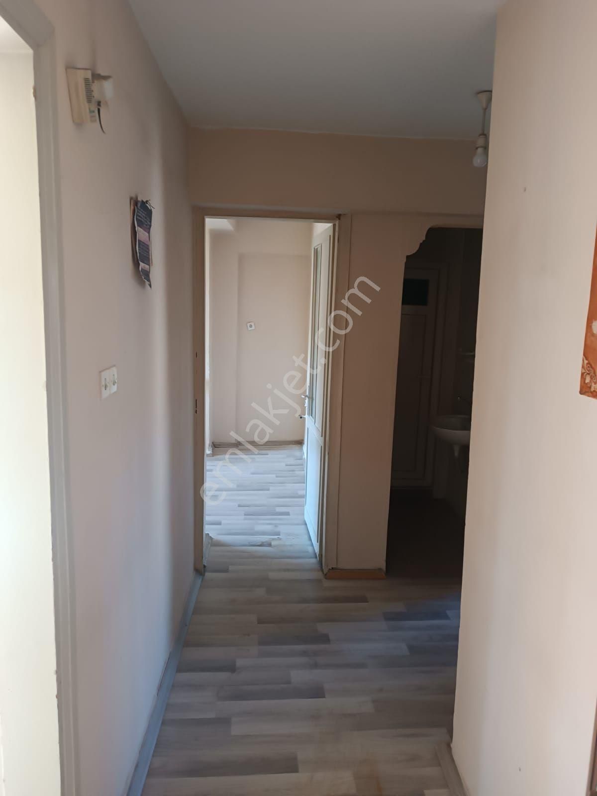 Cumhuriyet Mahallesinde 3+1 Kiralık Daire - Görsel 14